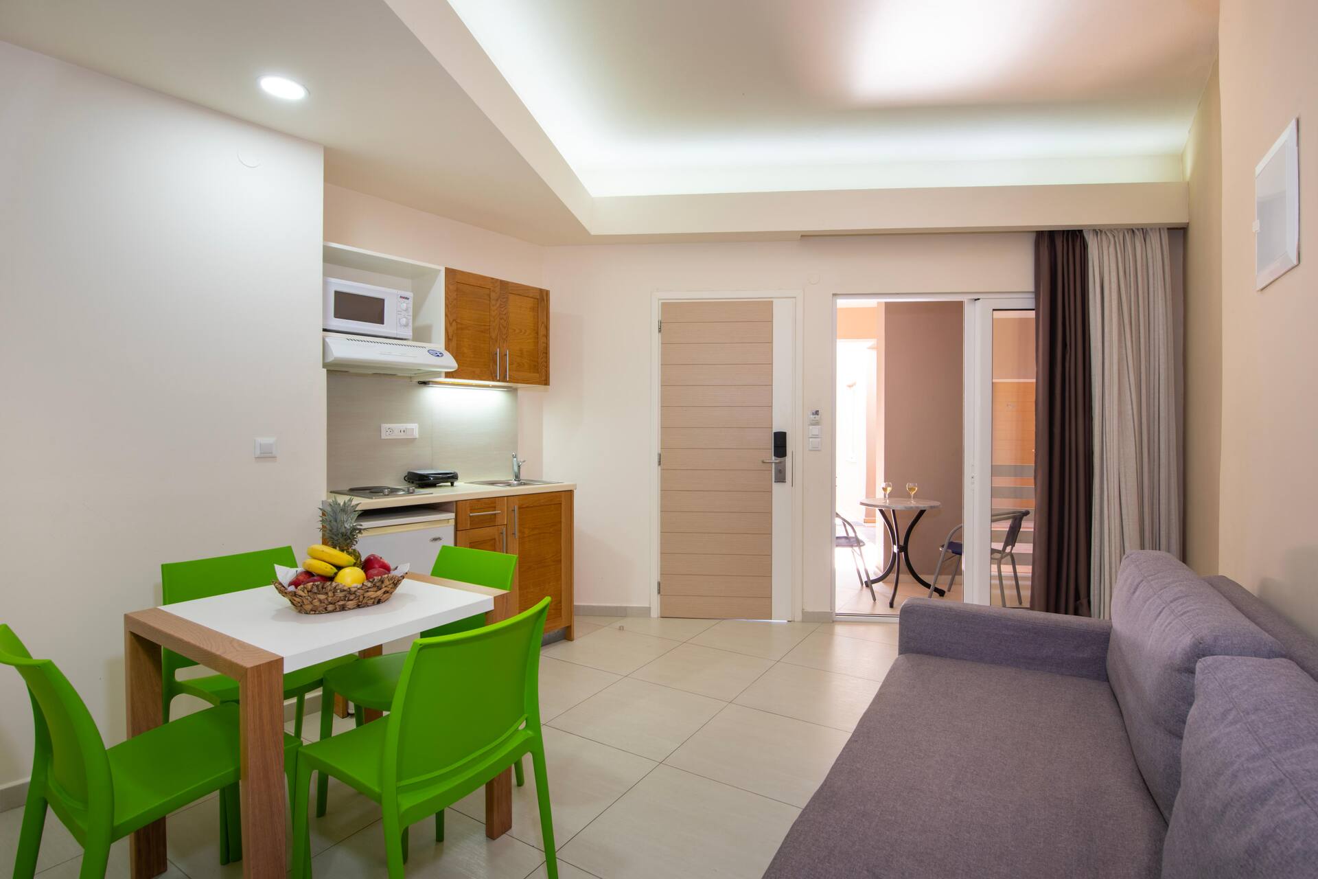 <p>Huoneisto, kaksi makuuhuonetta alimmassa kerroksessa, terassi</p>