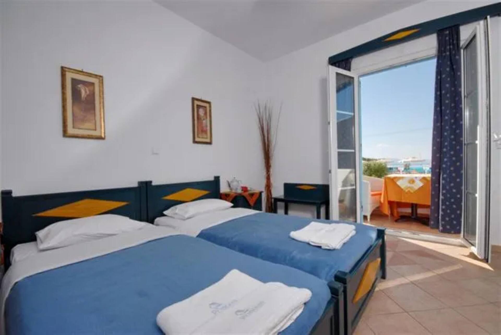 <p>Kahden hengen huone</p>