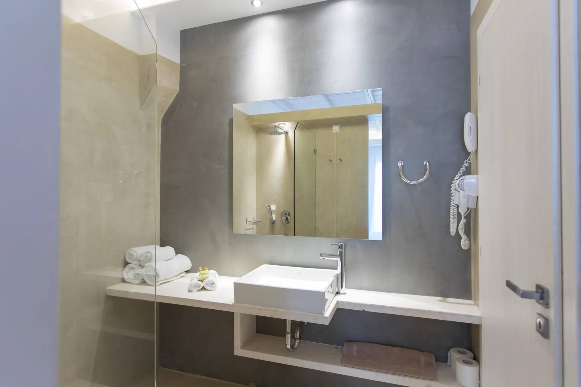 <p>Superior-huone</p>