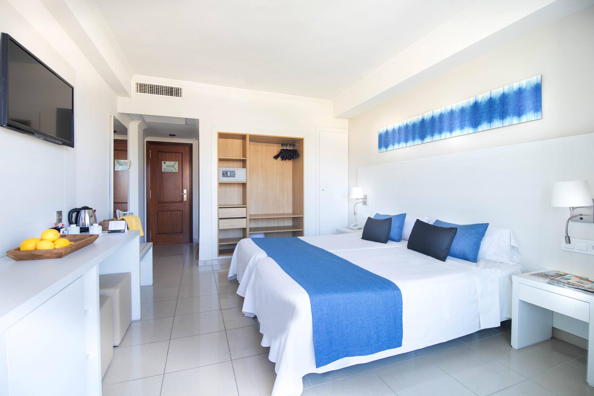 <p>kahden hengen huone</p>