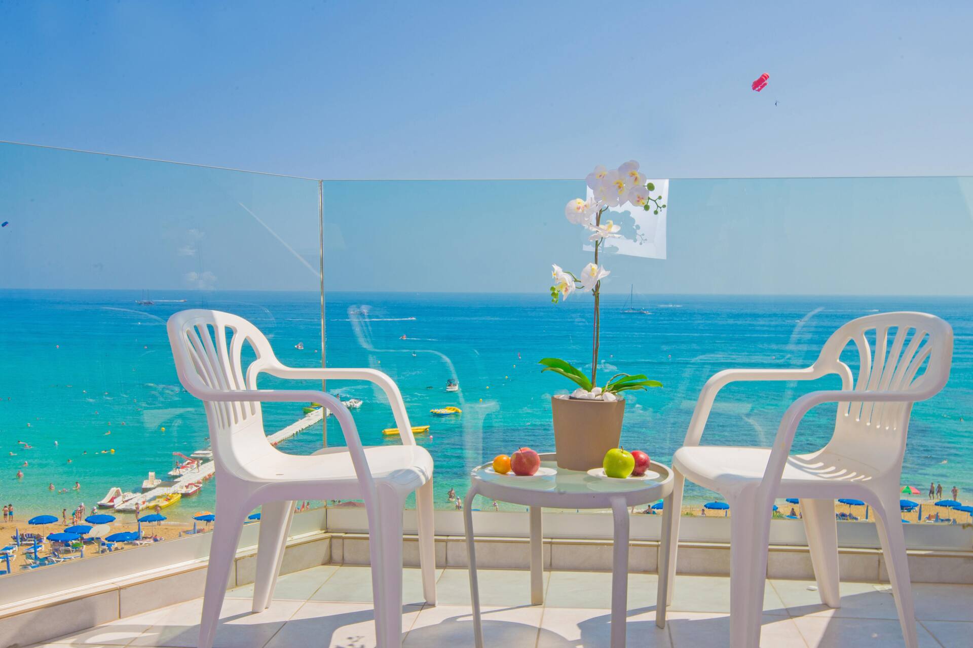 <p>Kahden hengen huone, merinäköala</p>