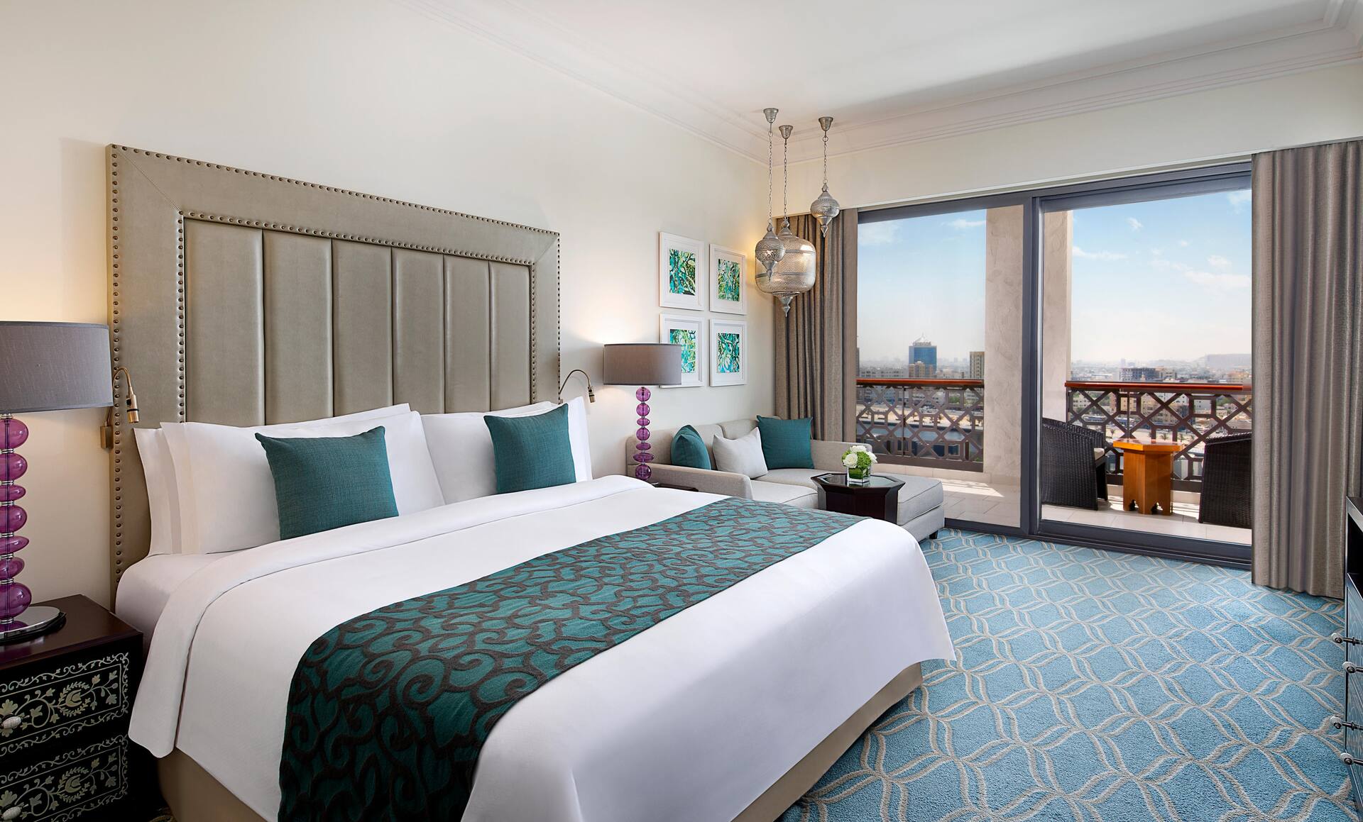 <p>Deluxe-huone, kaupunkinäköala</p>