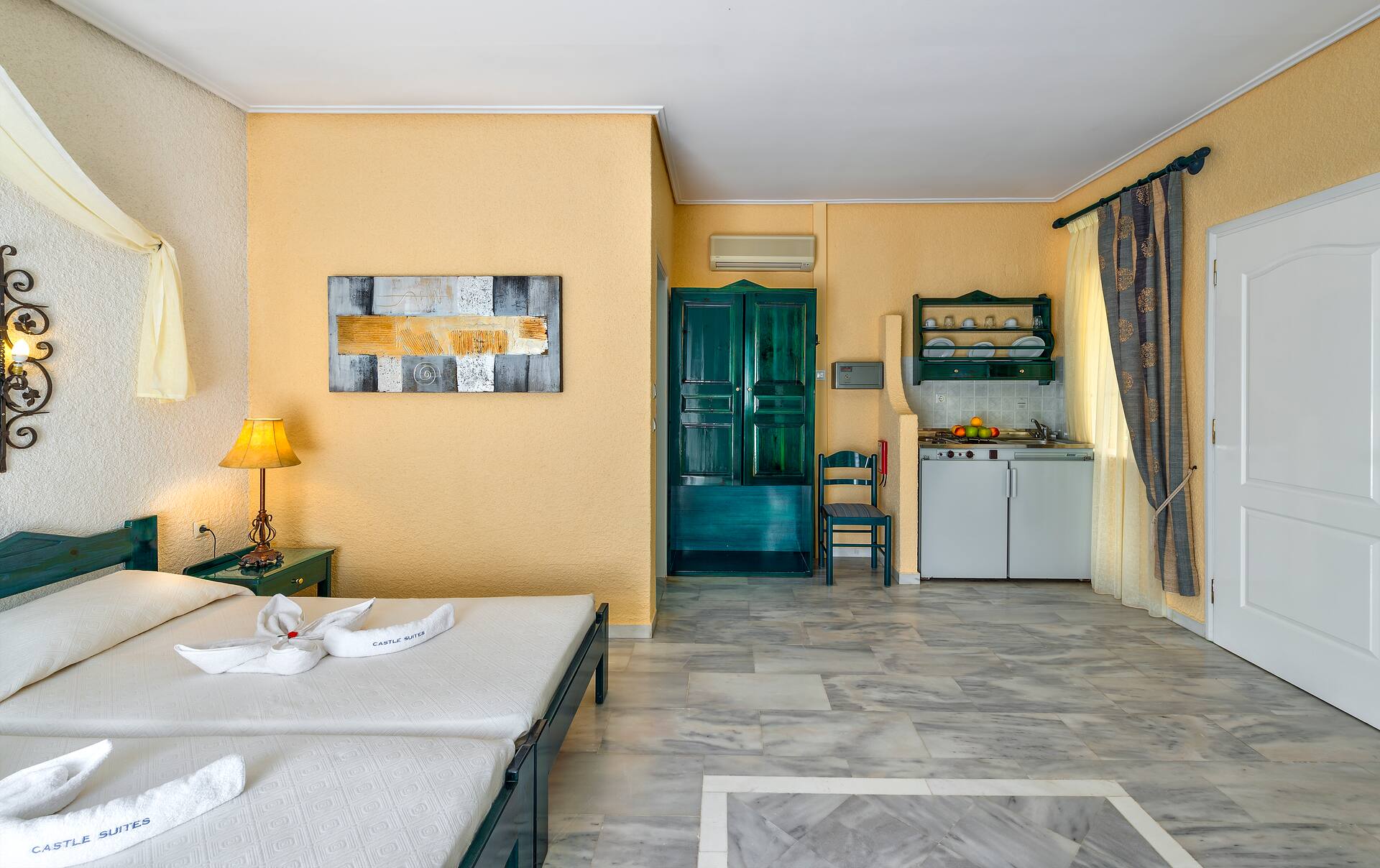 <p>yksiö kolmelle</p>