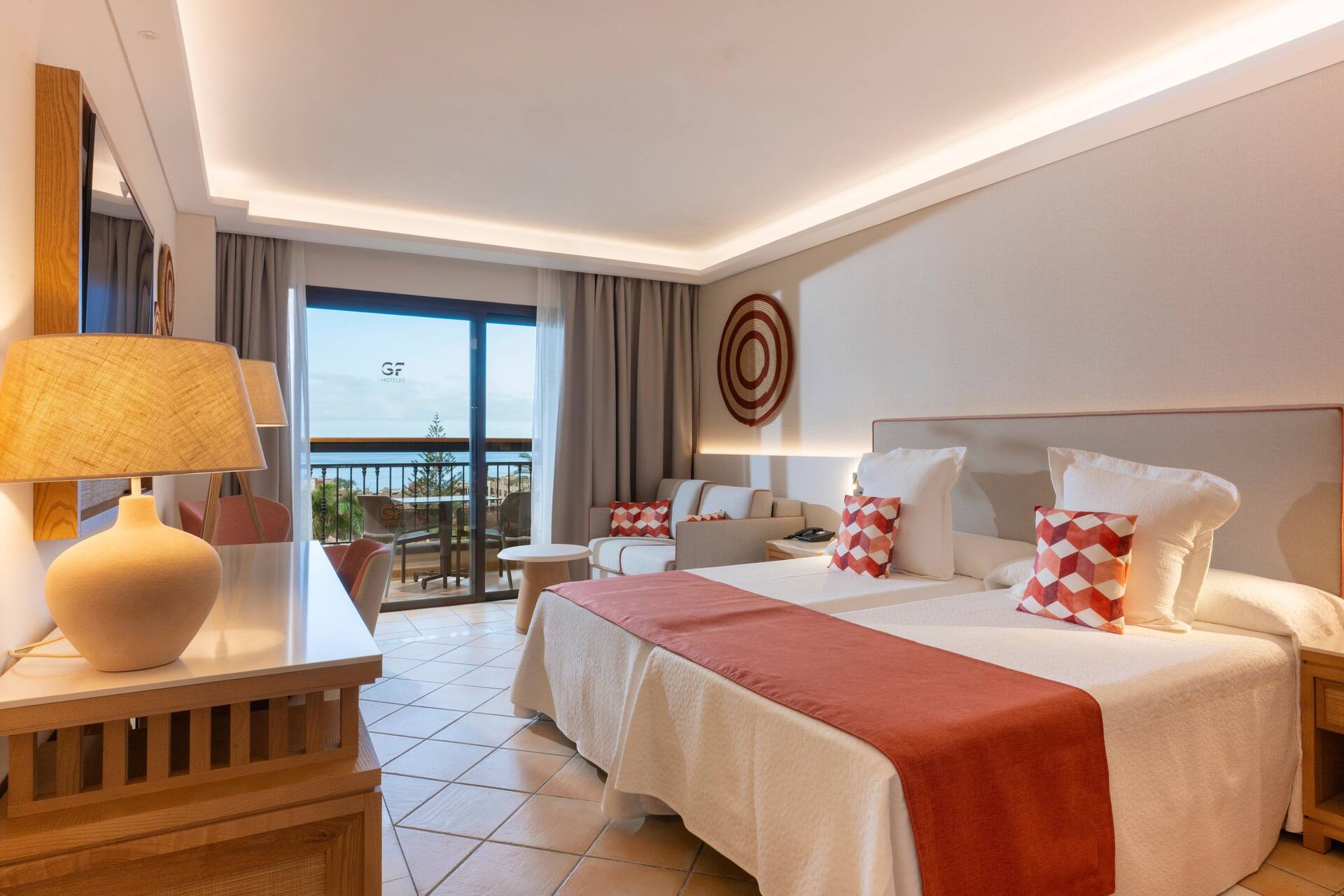 <p>Supeiror-huone</p>