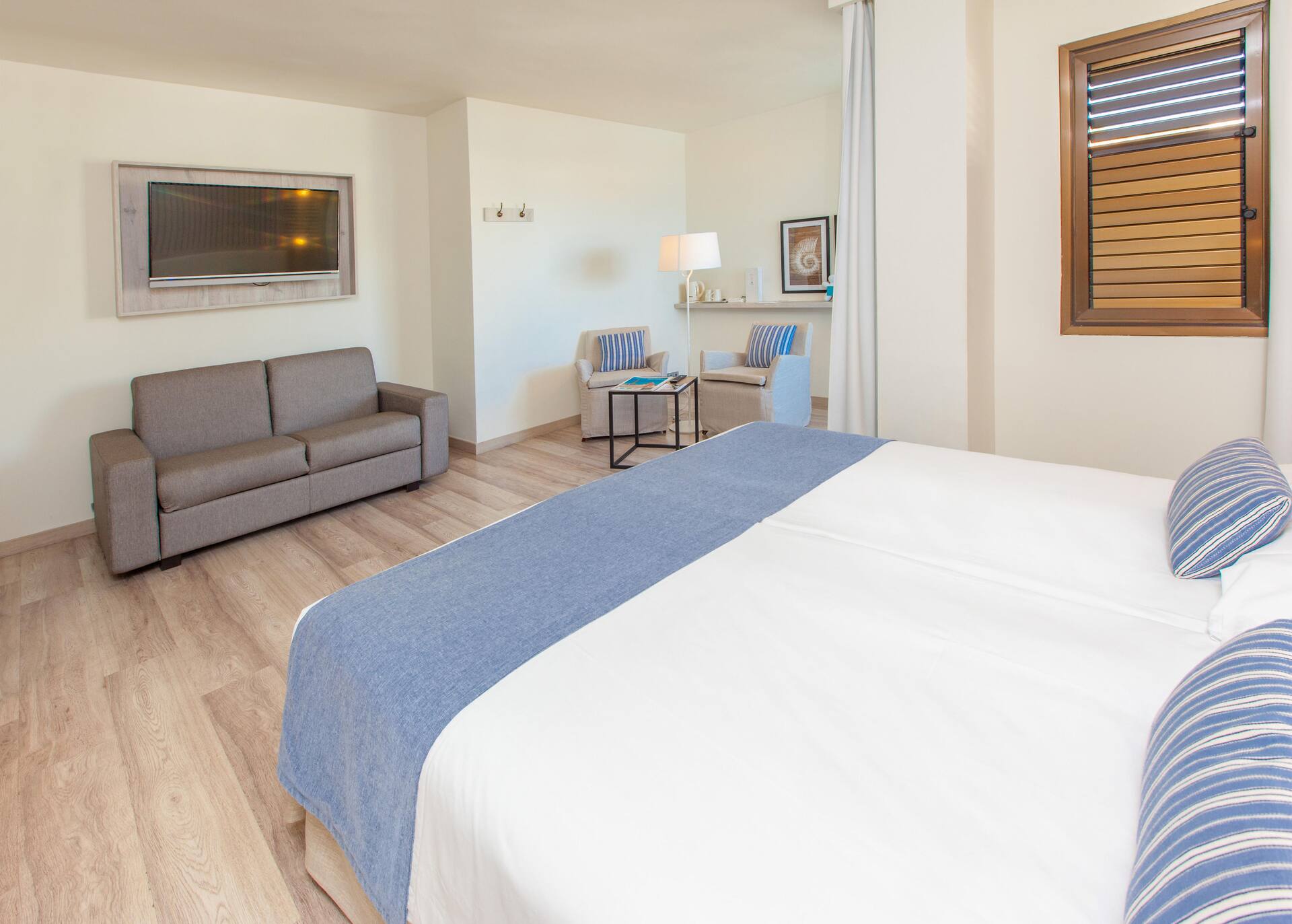 <p>Juniorsviitti</p>