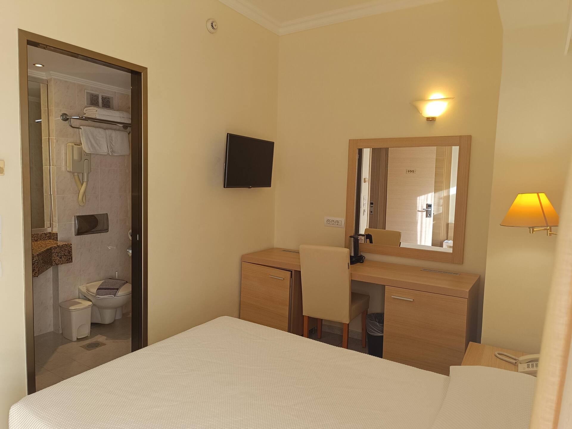 <p>Yhden hengen huone</p>