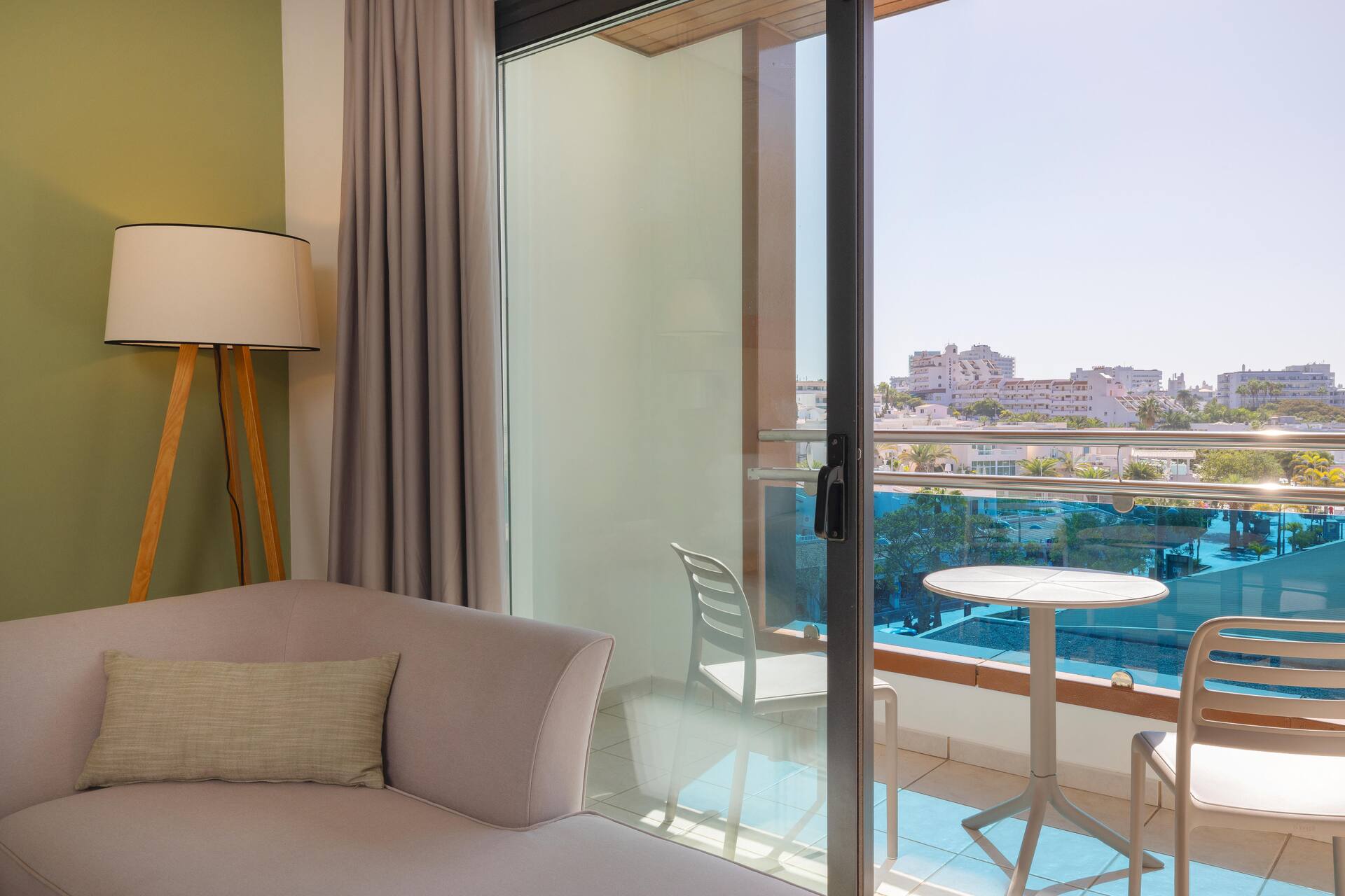 <p>Superior-huone</p>