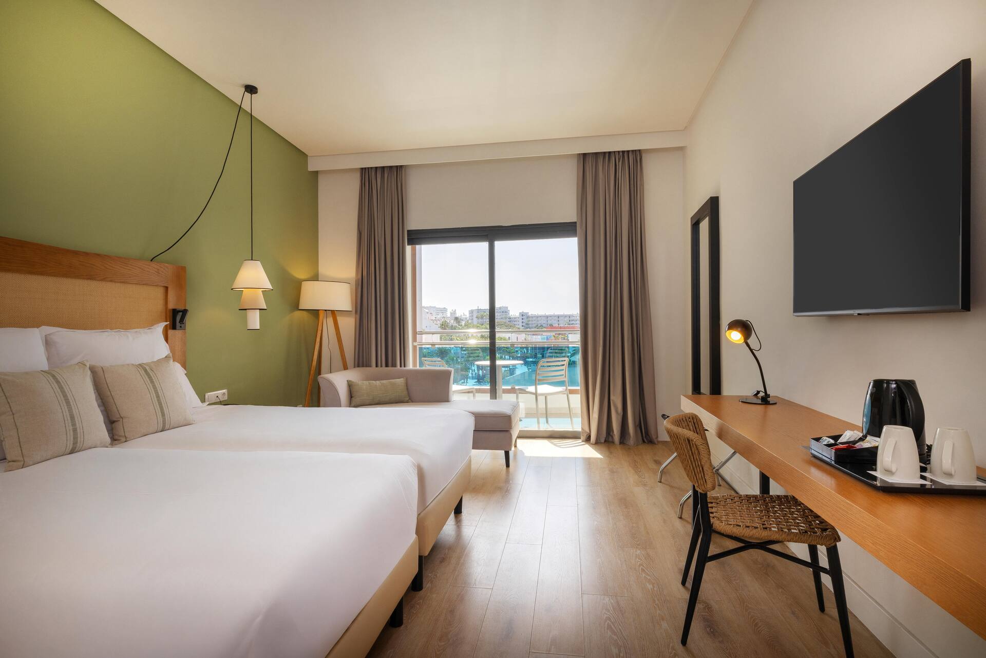 <p>Superior-huone</p>