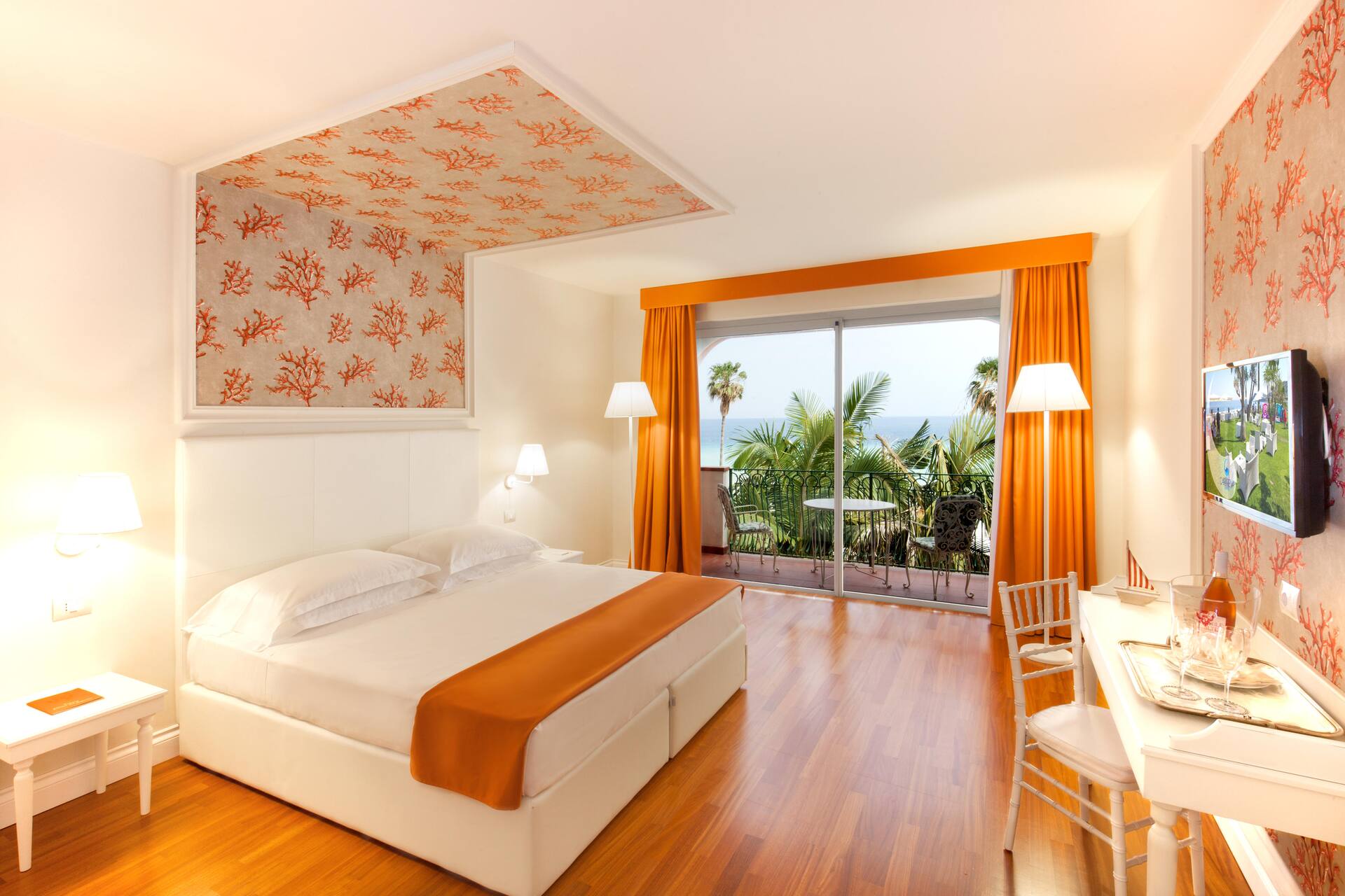 <p>Superior-huone</p>