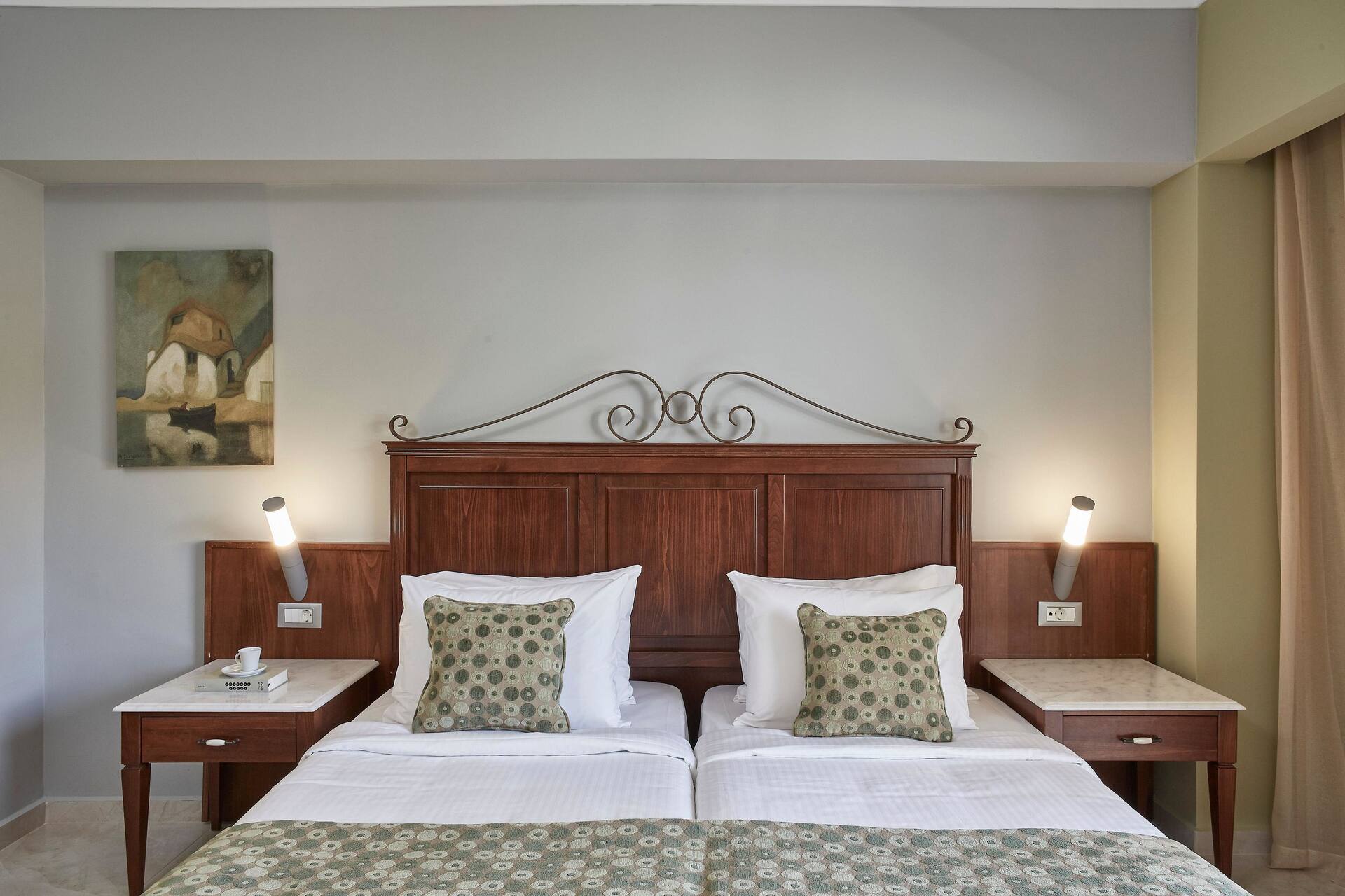 <p>Superior-perhehuone</p>