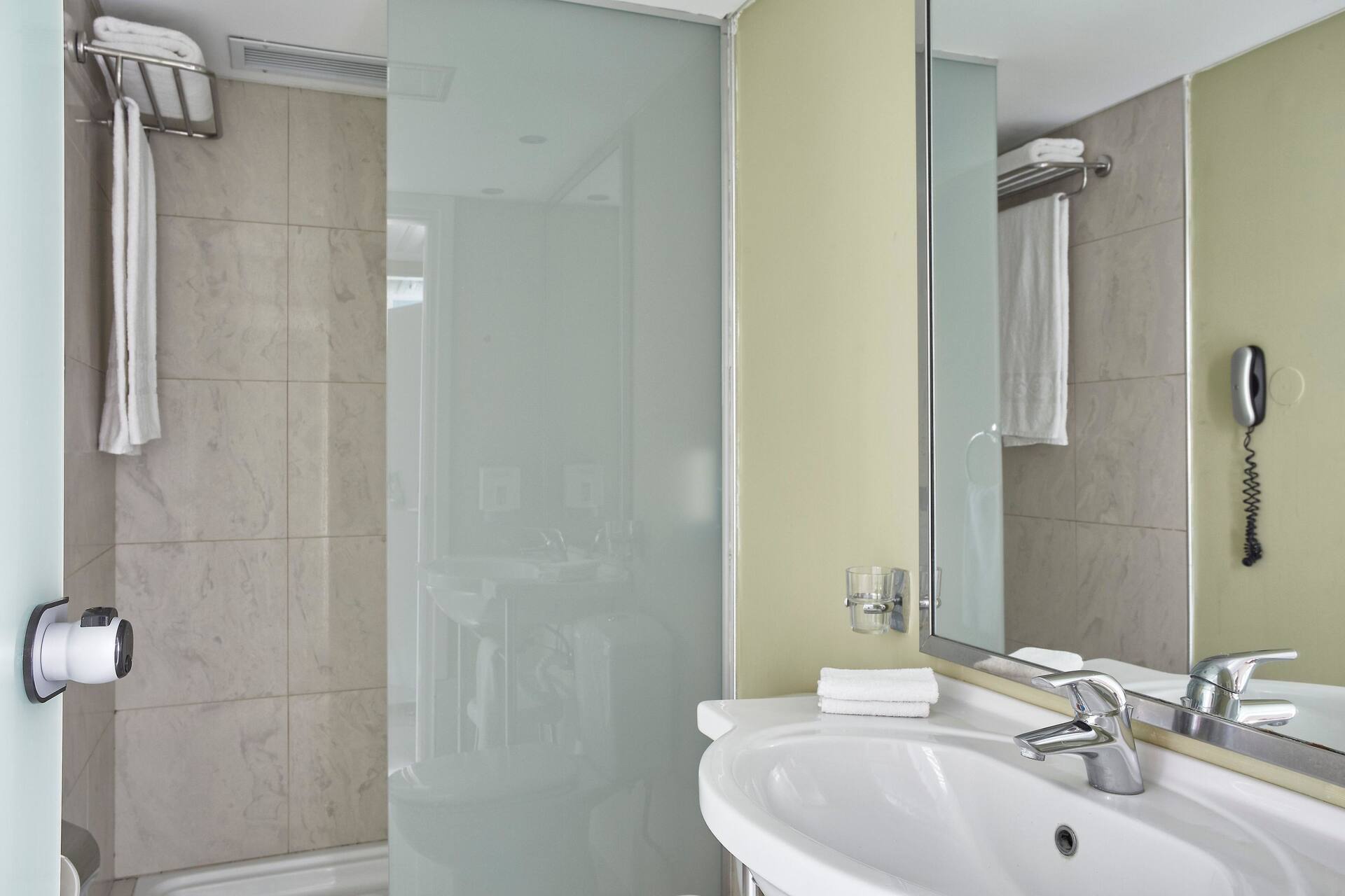 <p>Superior-perhehuone</p>