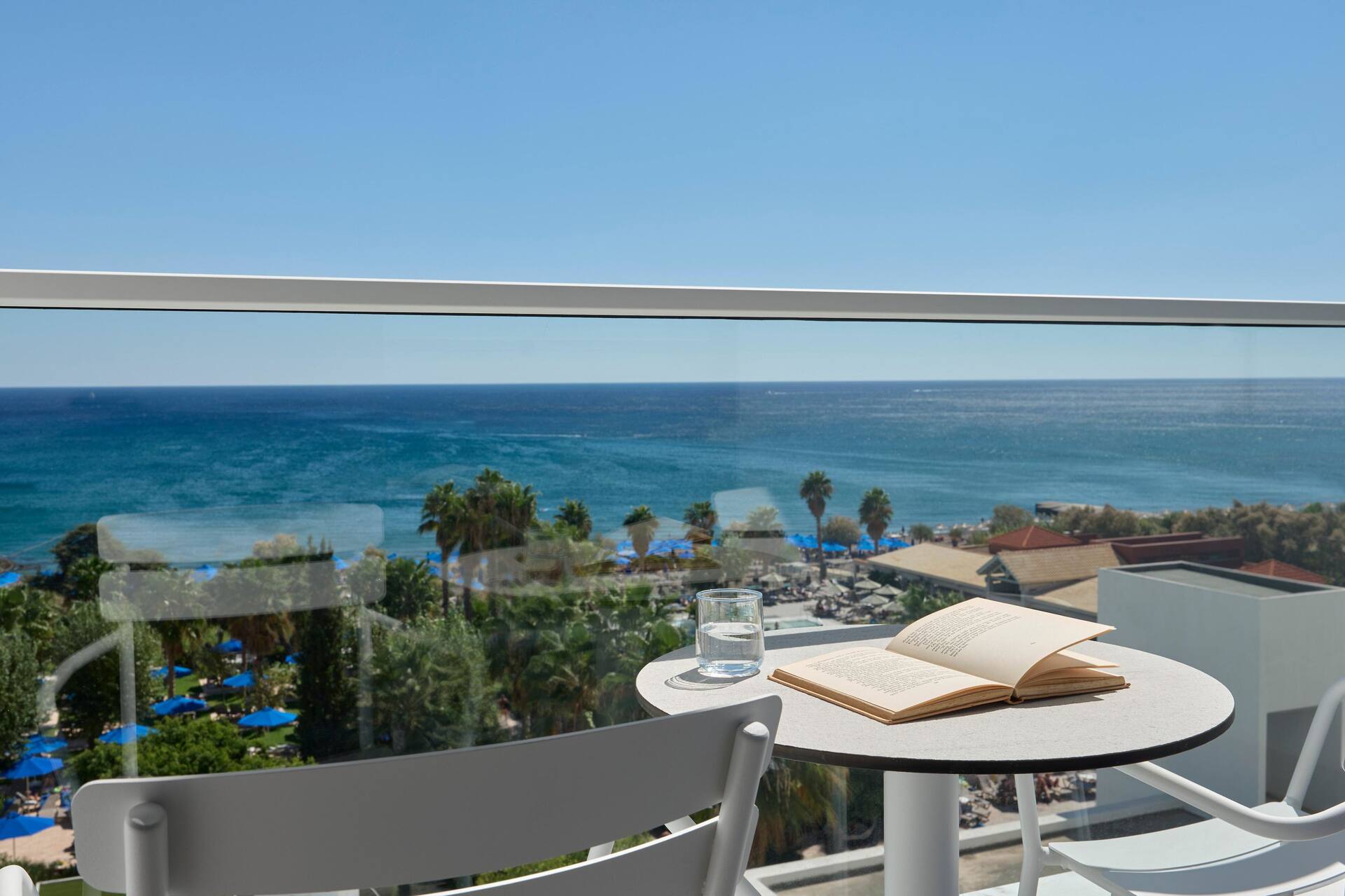 <p>Kahden hengen huone, merinäköala</p>