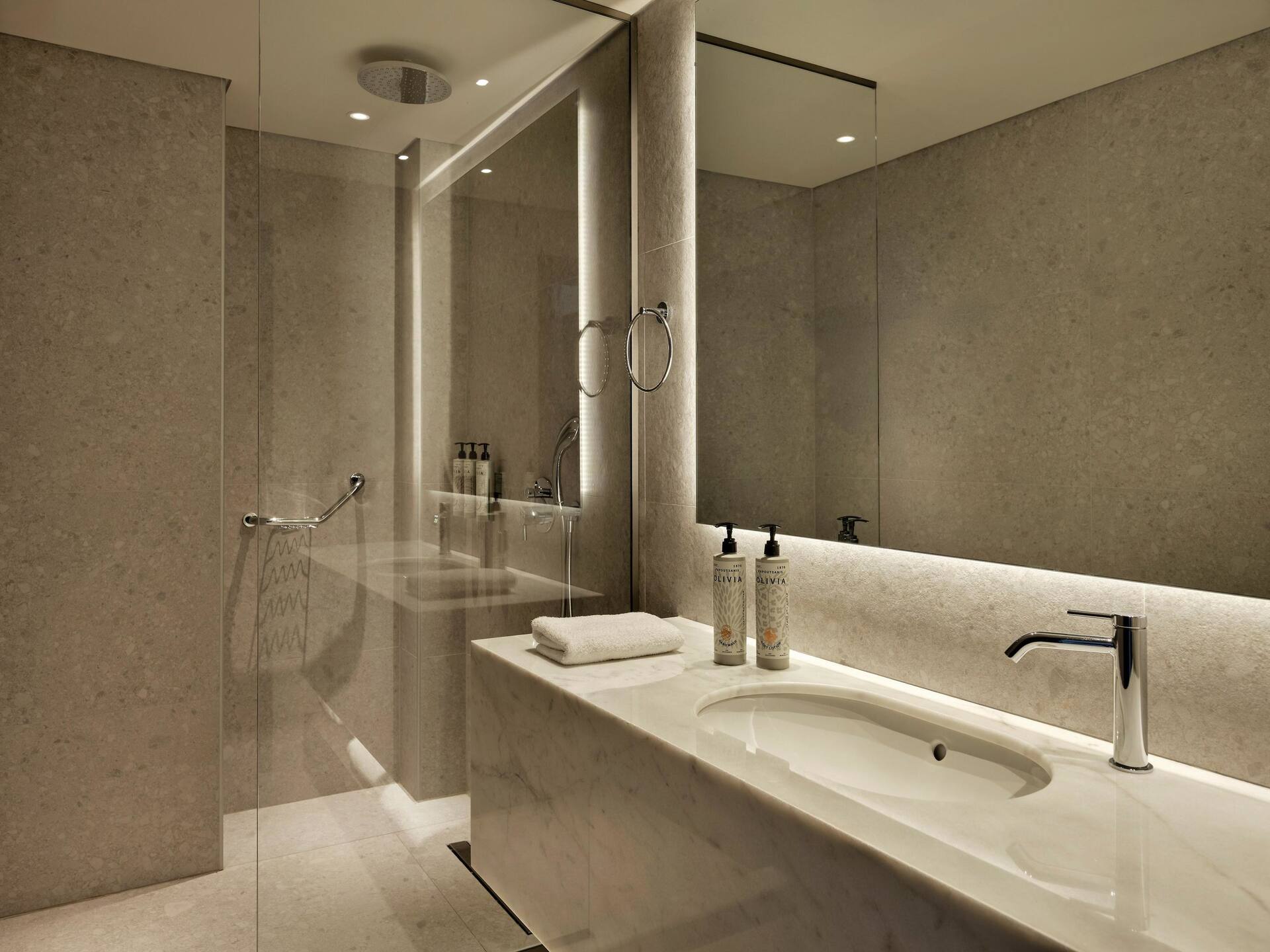 <p>Premium Family -perhehuone</p>