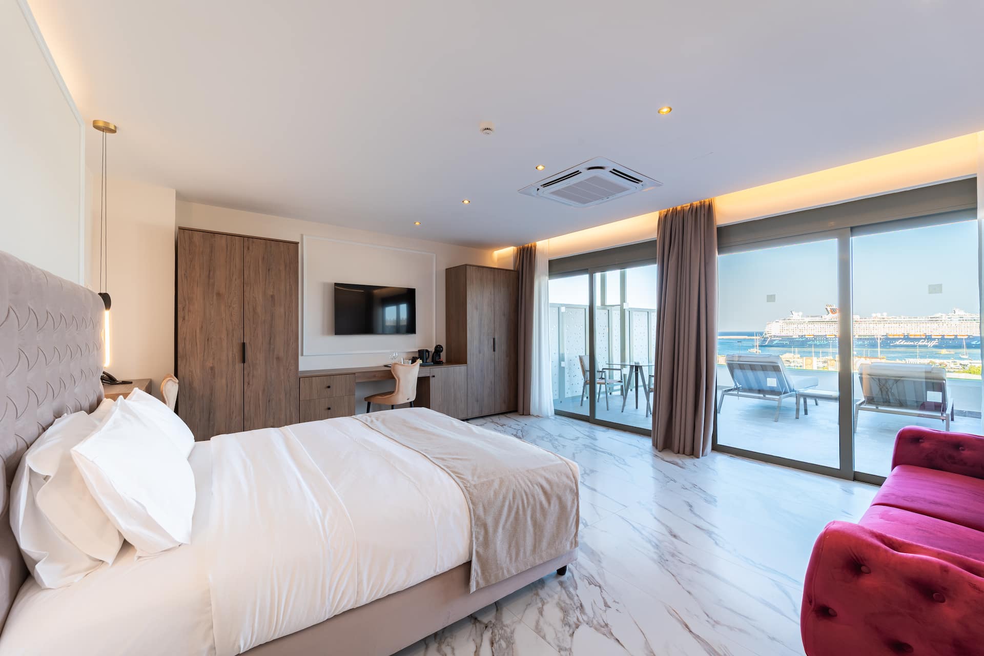 Philia Center Suites 1