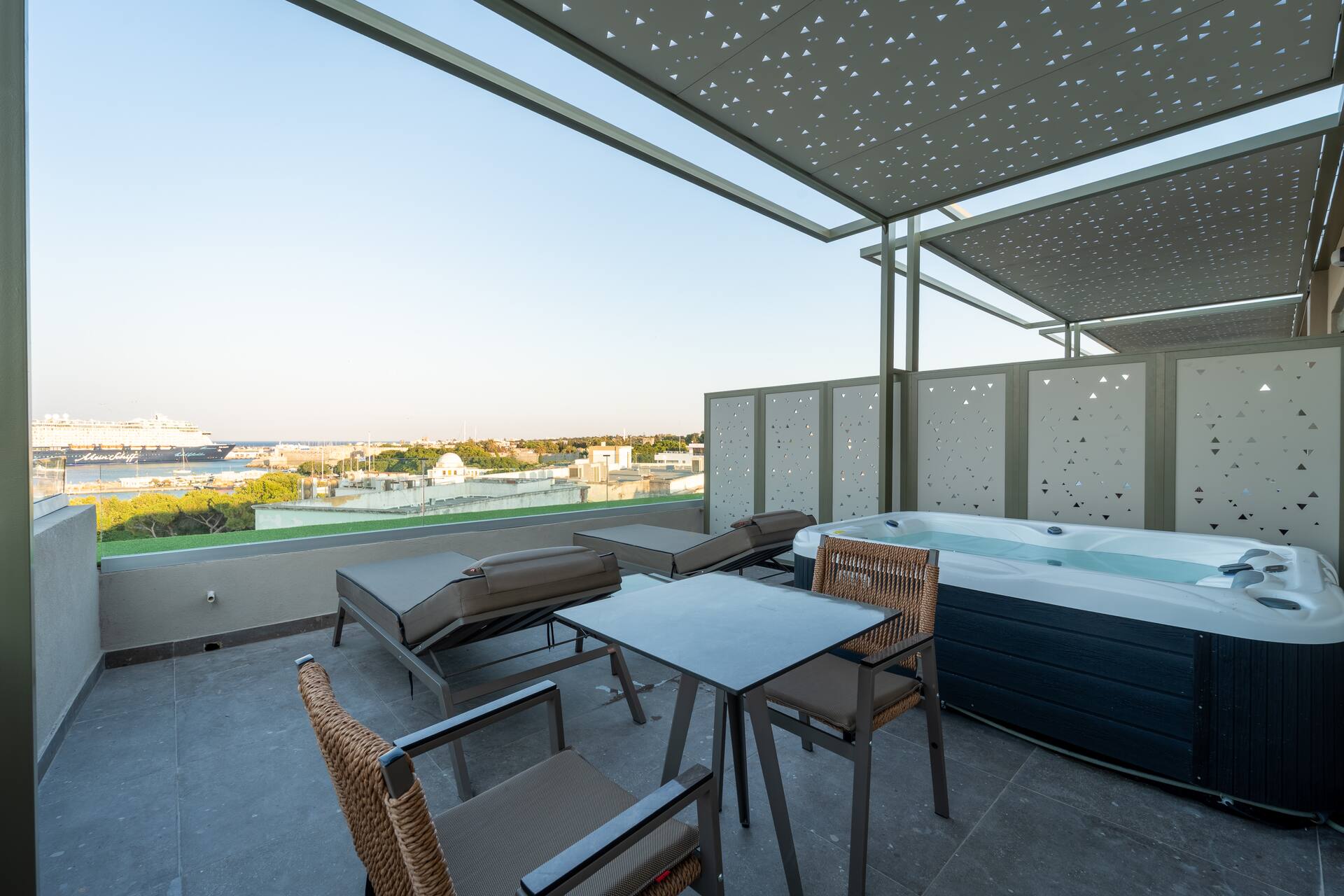 <p>Superior King -sviitti, parveke, jolla yksityinen poreallas</p>