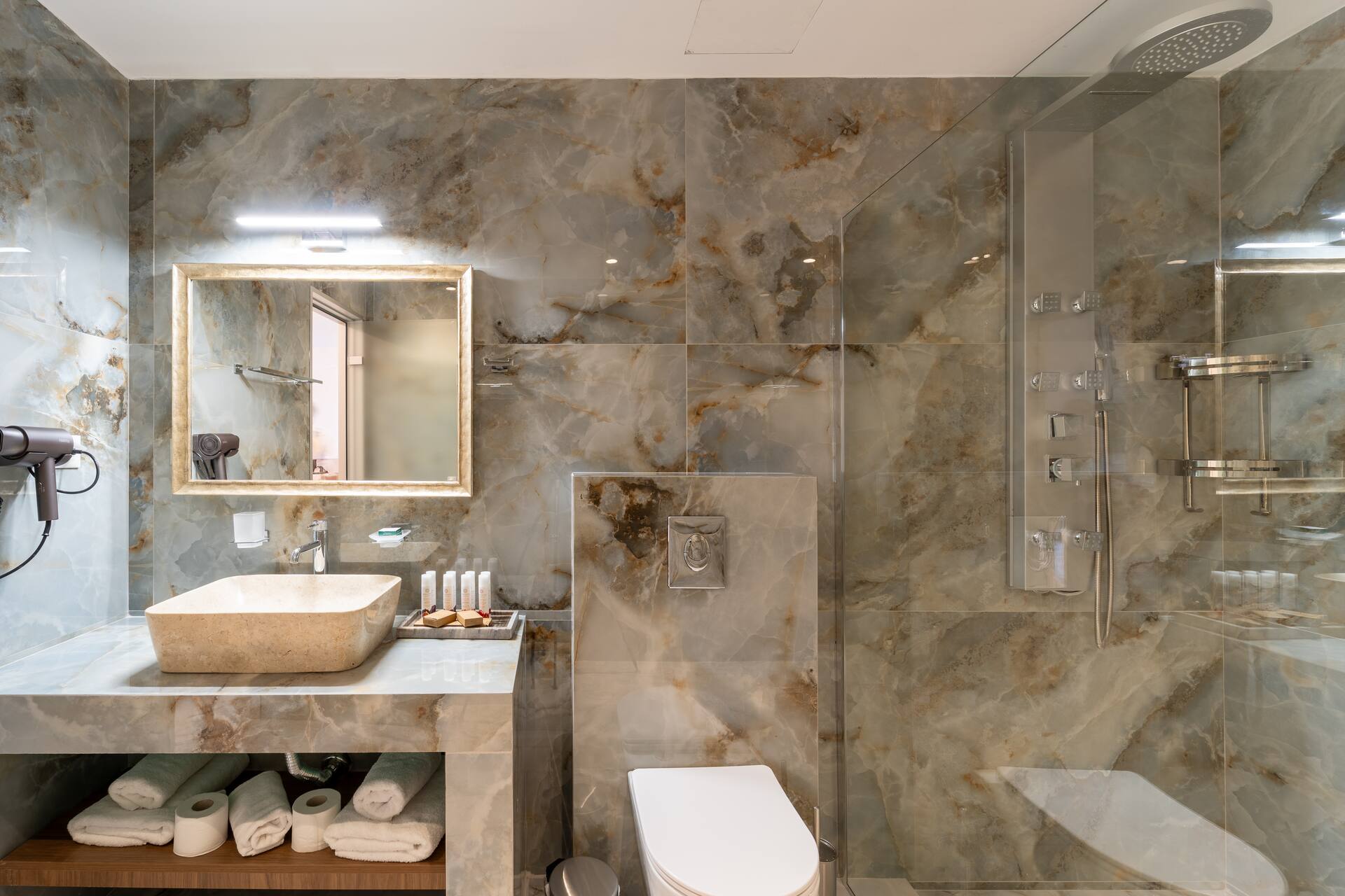 <p>Superior King -sviitti, parveke, jolla yksityinen poreallas</p>