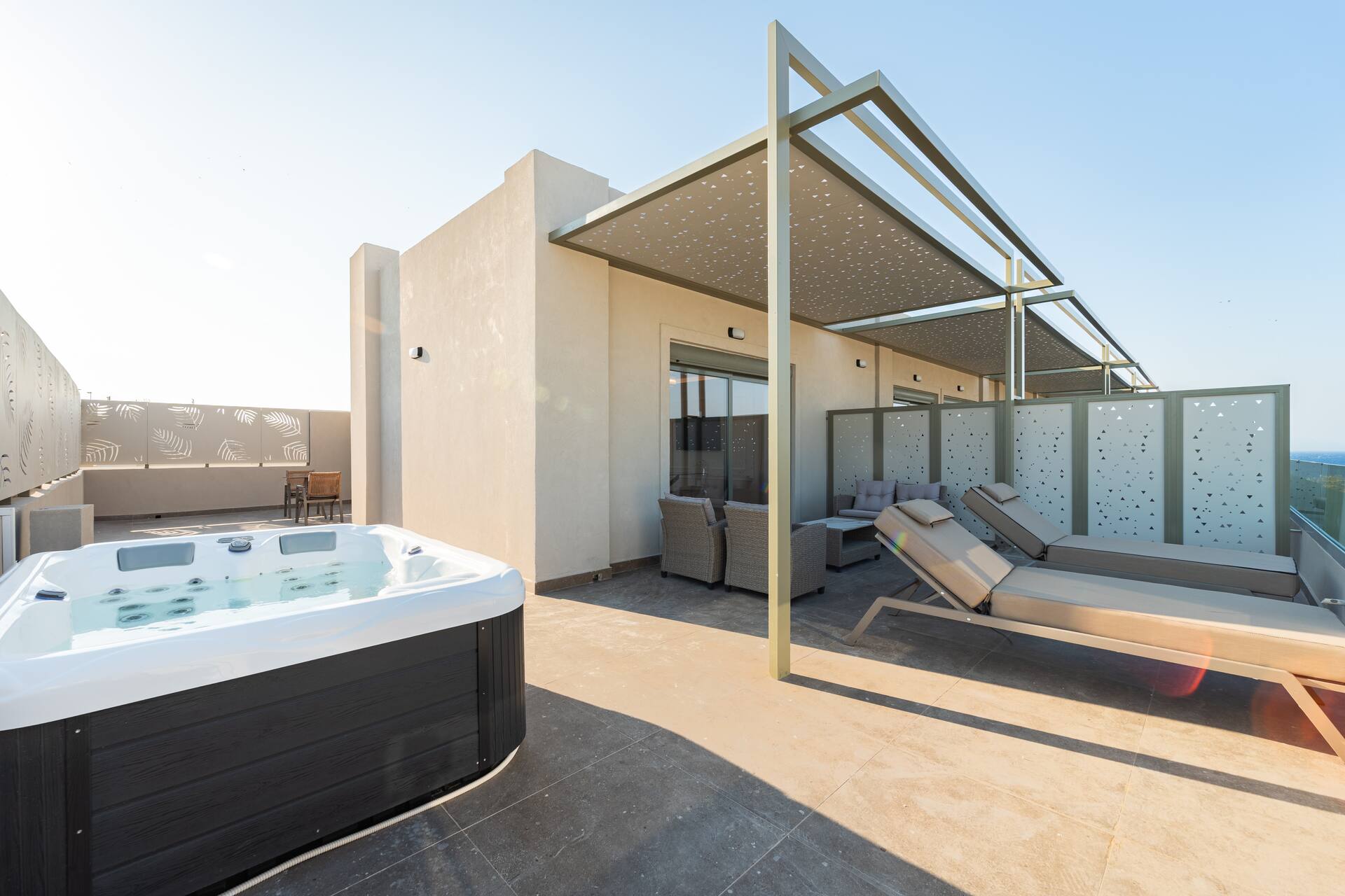 <p>Deluxe King -sviitti, parveke, jolla yksityinen poreallas</p>