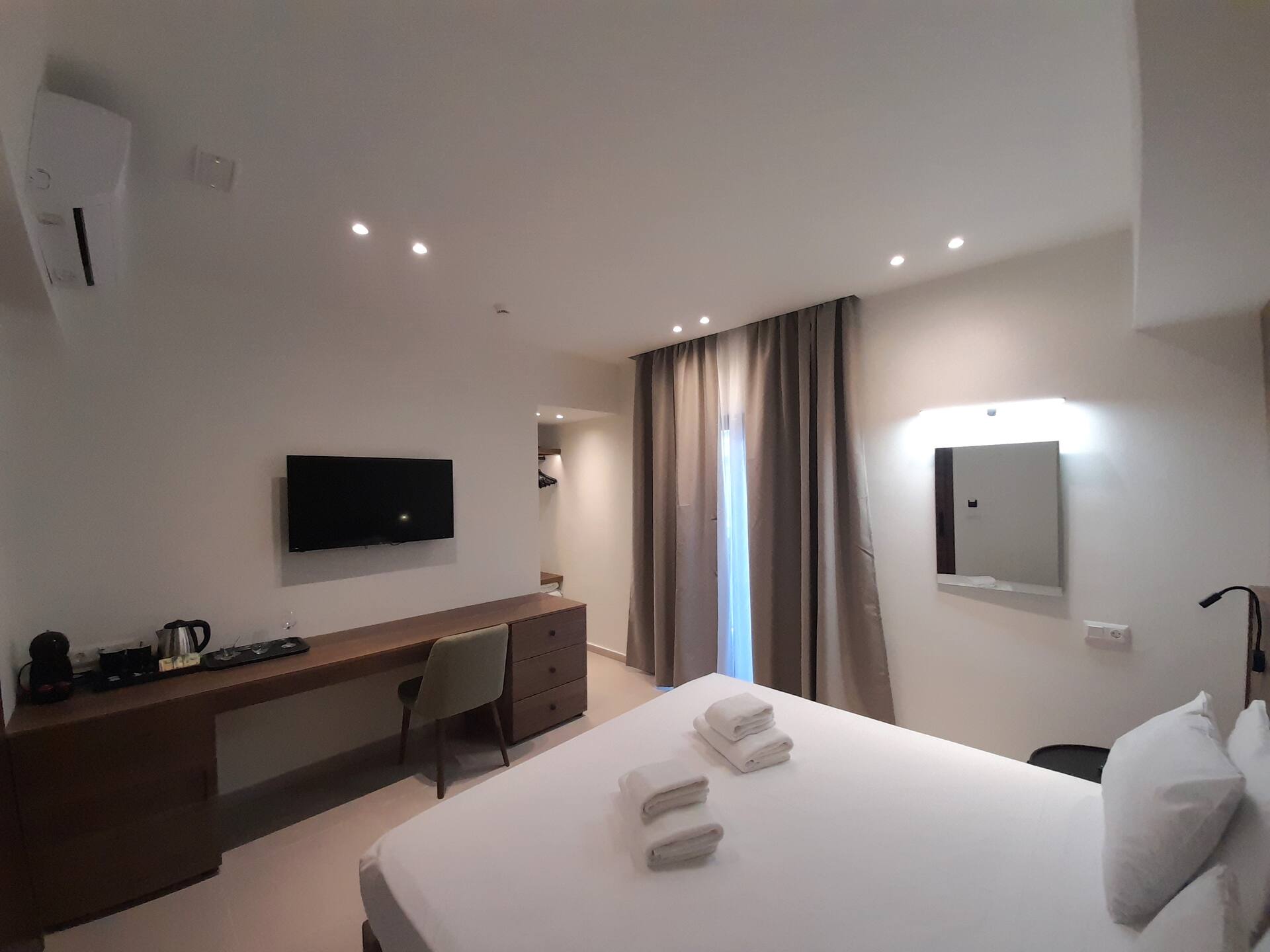 <p>Economy-huone, parveke</p>