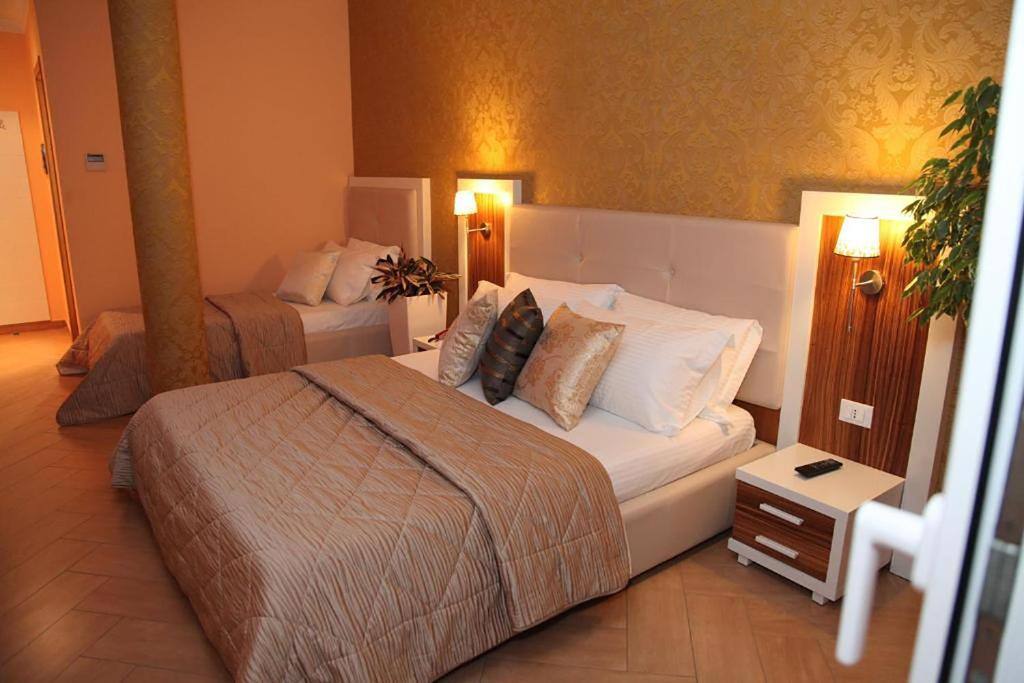 <p>kolmen hengen huone</p>