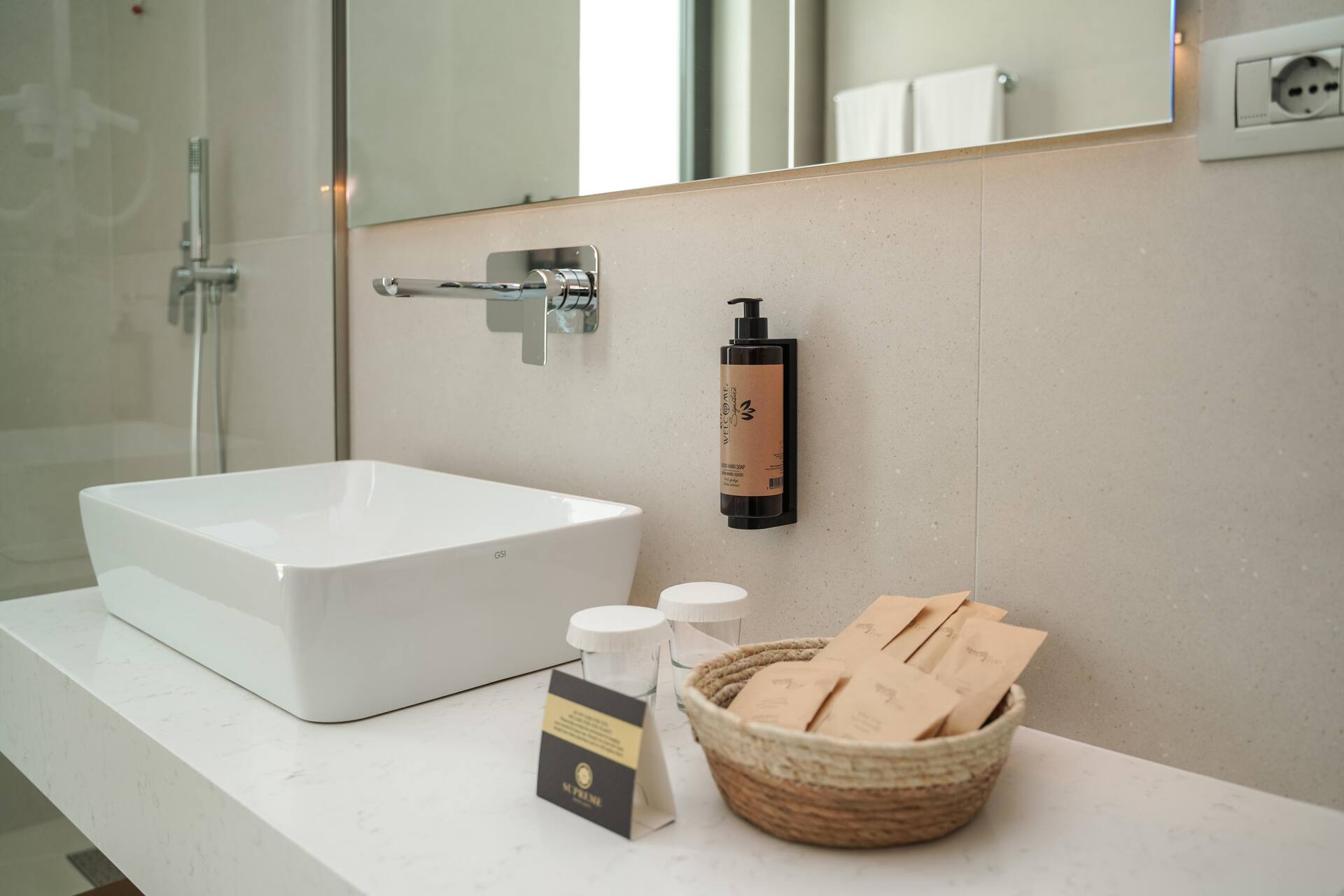 <p>Kahden hengen huone, merinäköala</p>