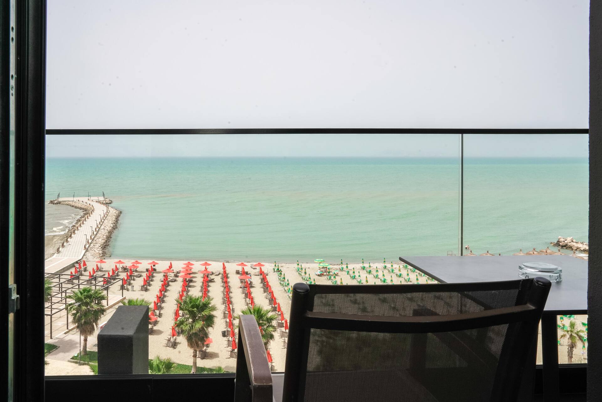 <p>Kahden hengen huone, merinäköala</p>