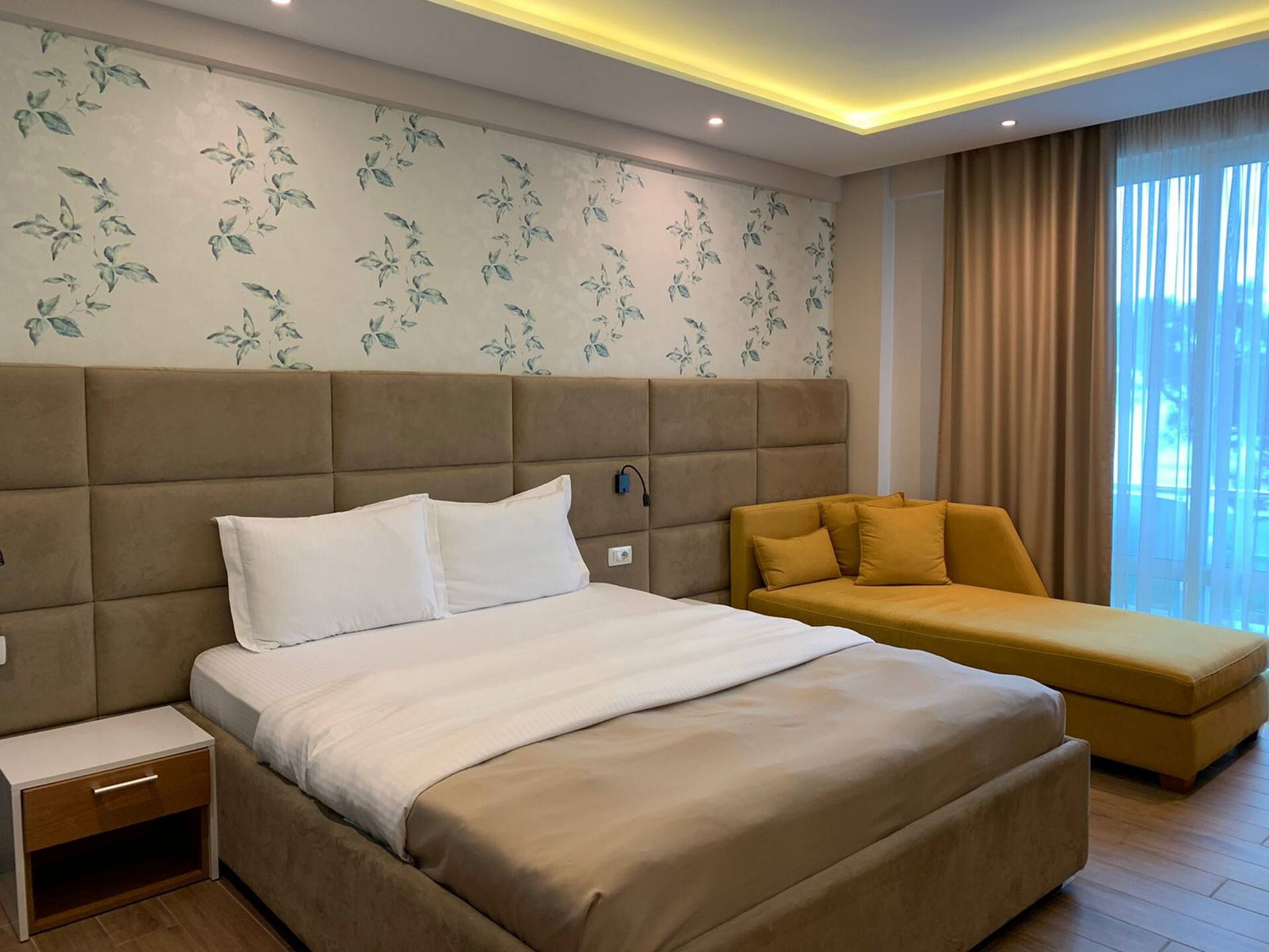 <p>Superior-huone</p>