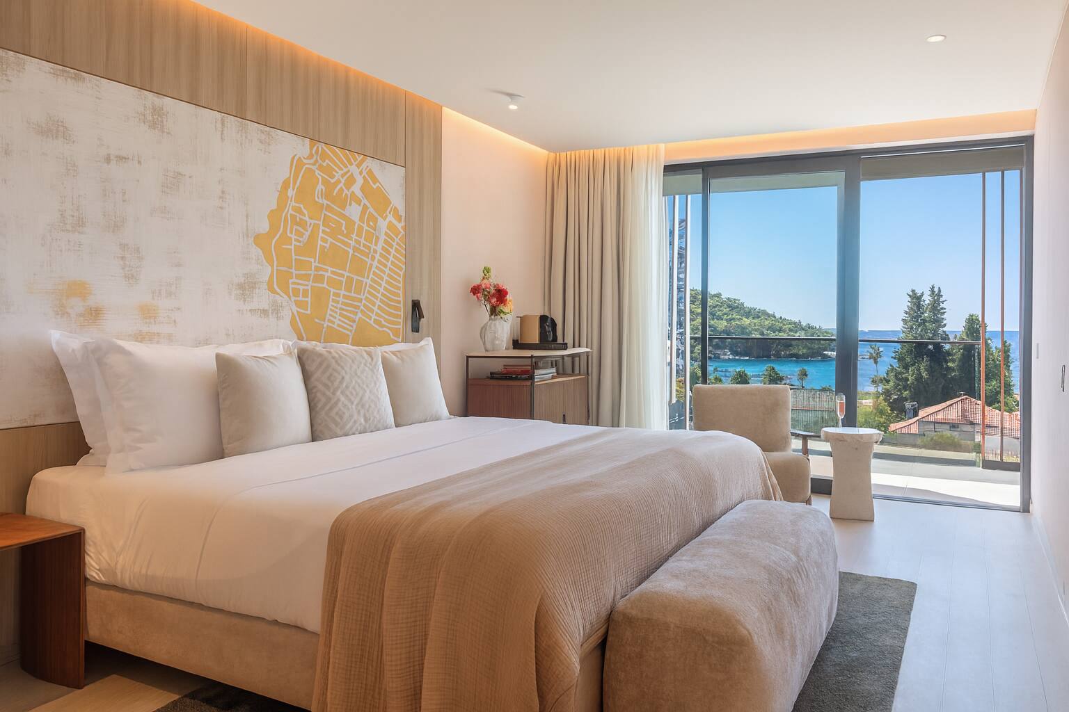 <p>Deluxe-huone, osittainen merinäköala</p>