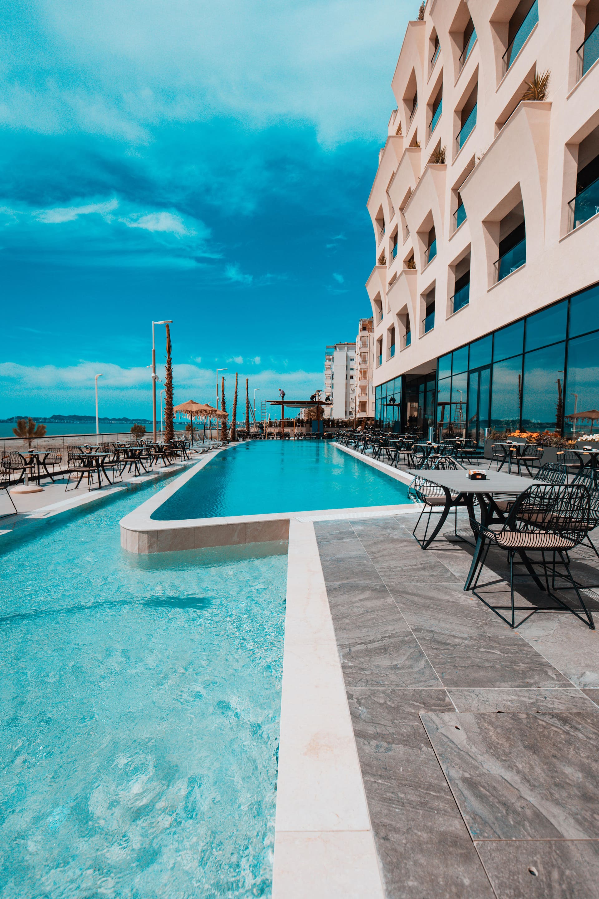 Royal G Deluxe, Golem