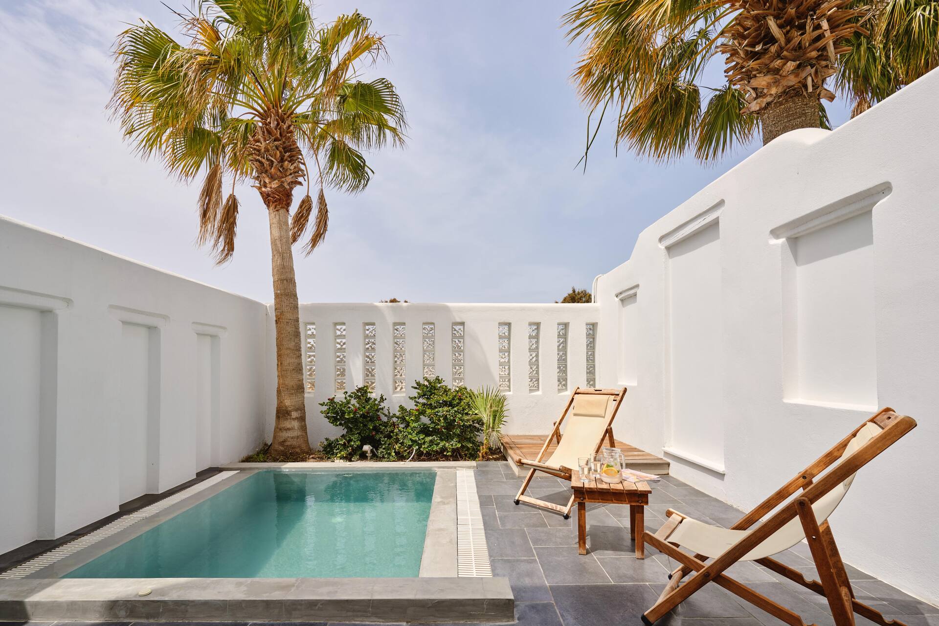 <p>Juniorsviitti, terassilla oma uima-allas</p>