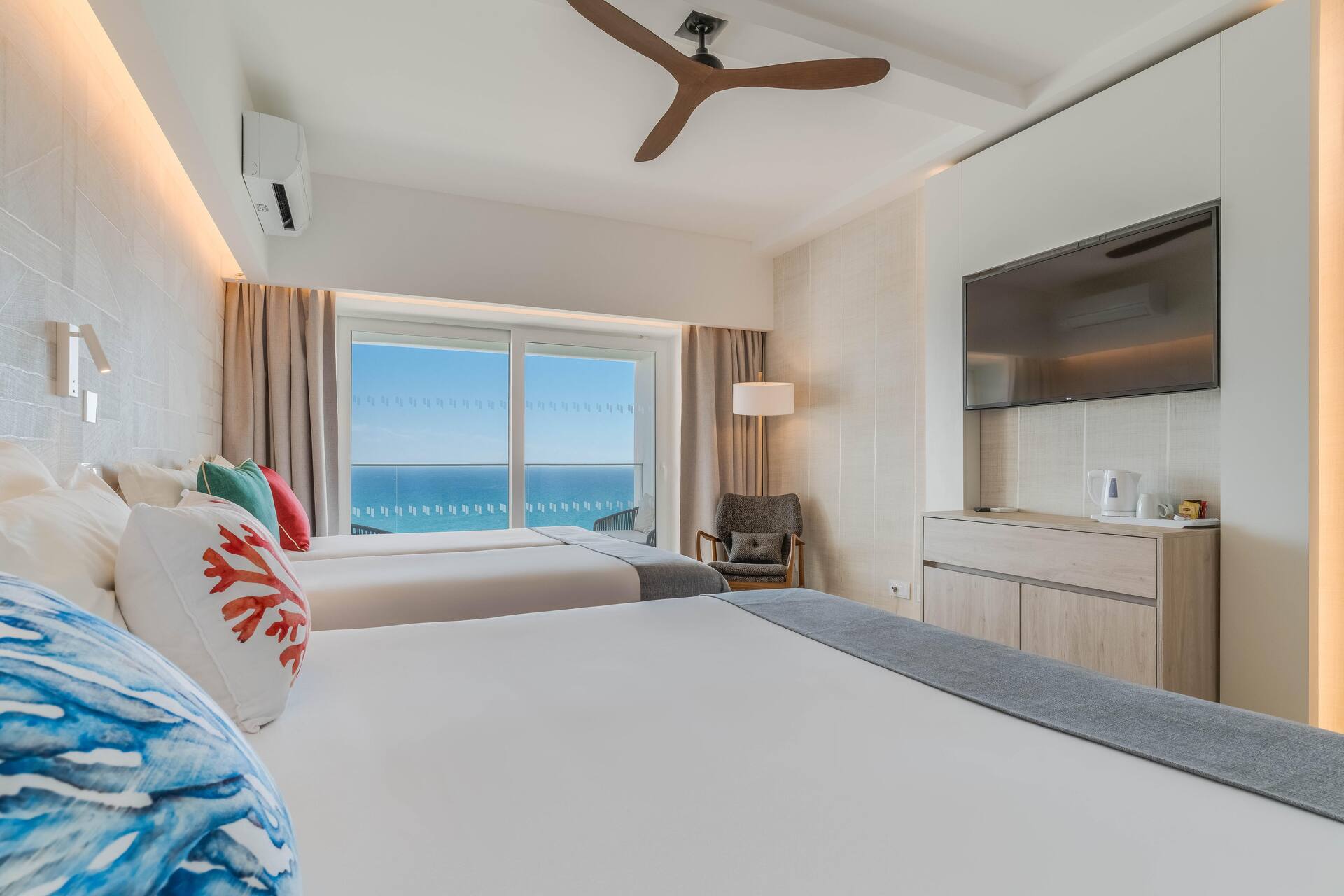 <p>Superior-perhehuone</p>