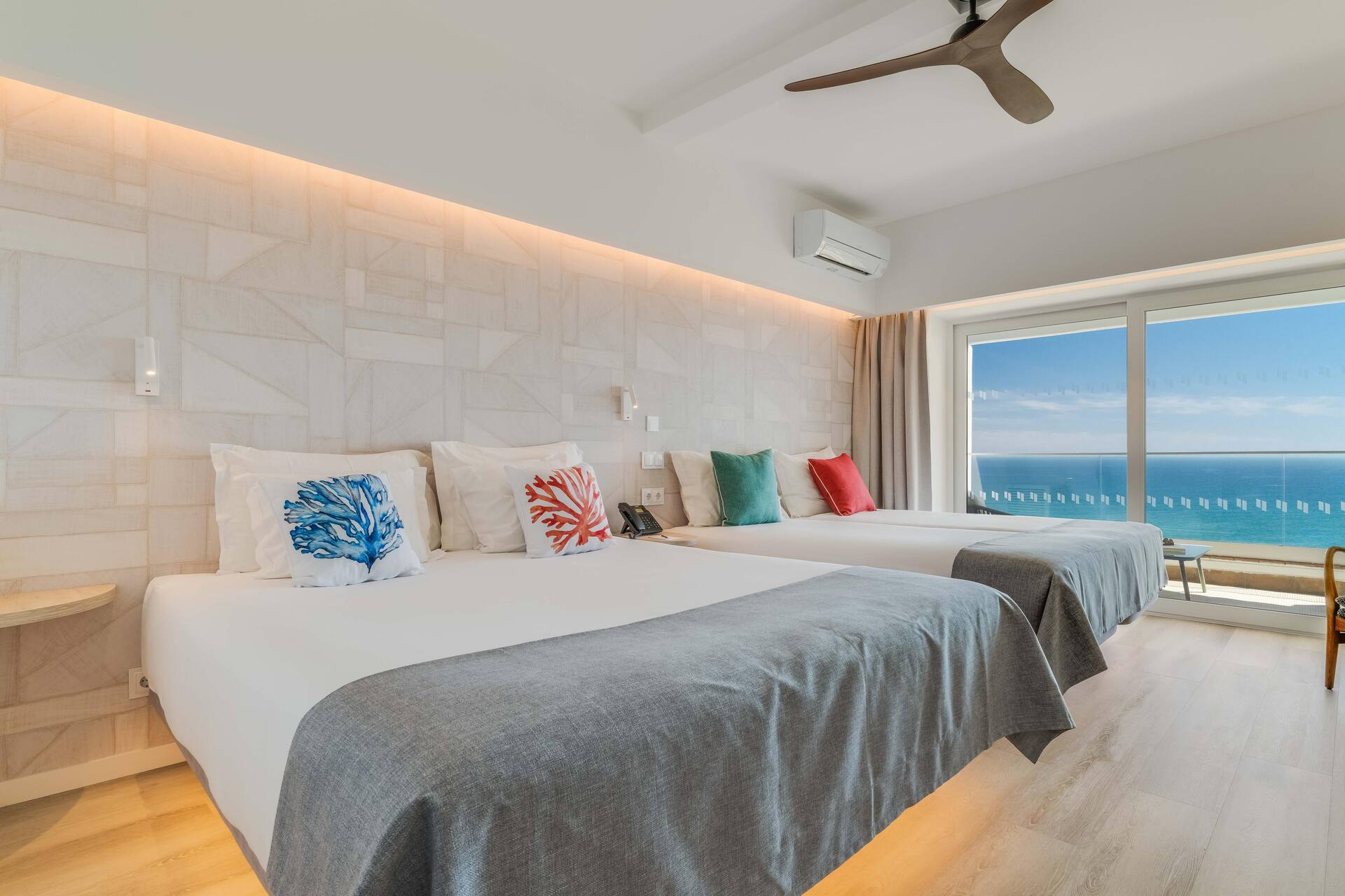 <p>Superior-perhehuone</p>