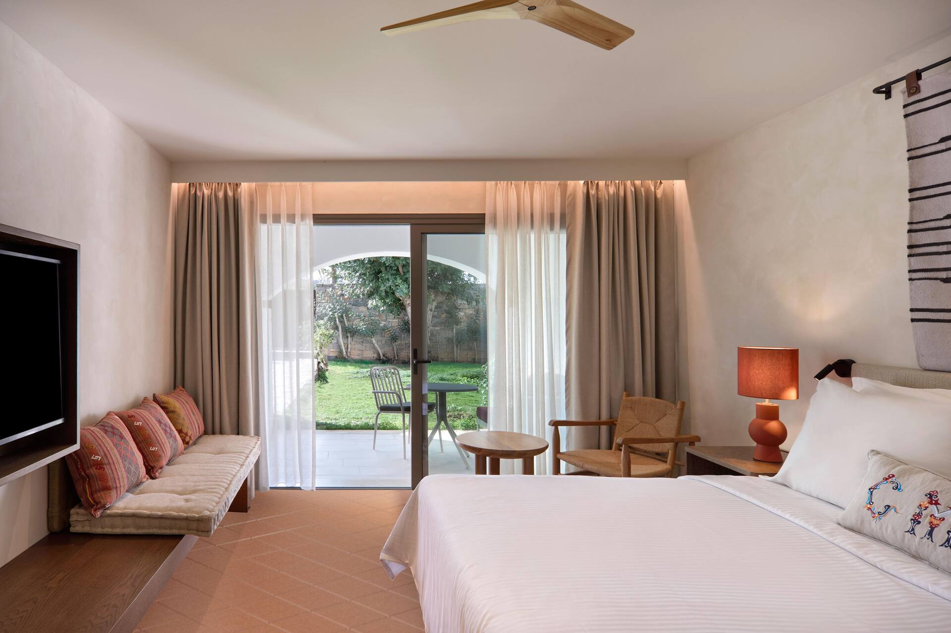 <p>Exclusive Adult Only -huone, vuoristo- tai puutarhanäköala</p>