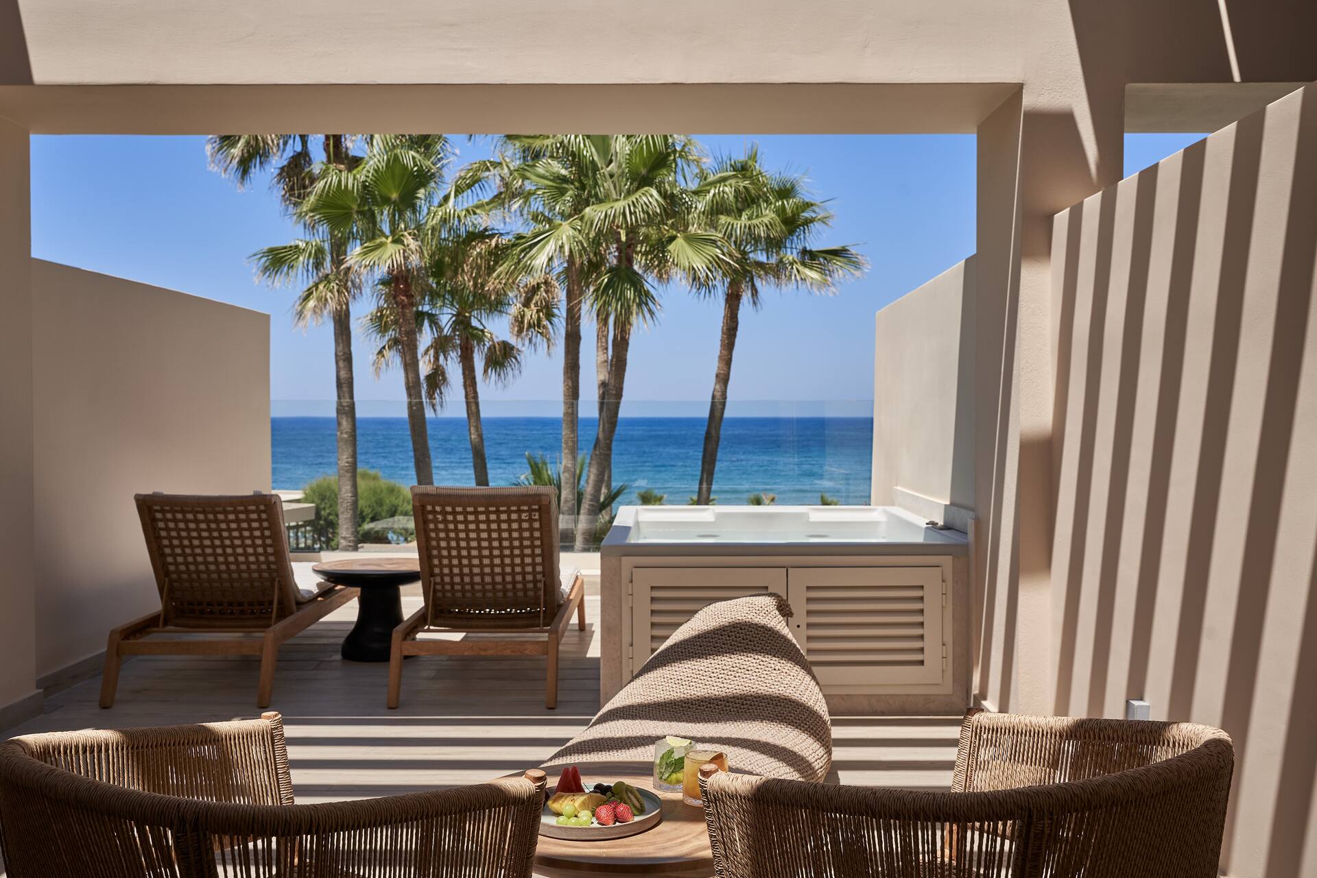 <p>Superior Lagoon -huone, merinäköala, poreamme</p>