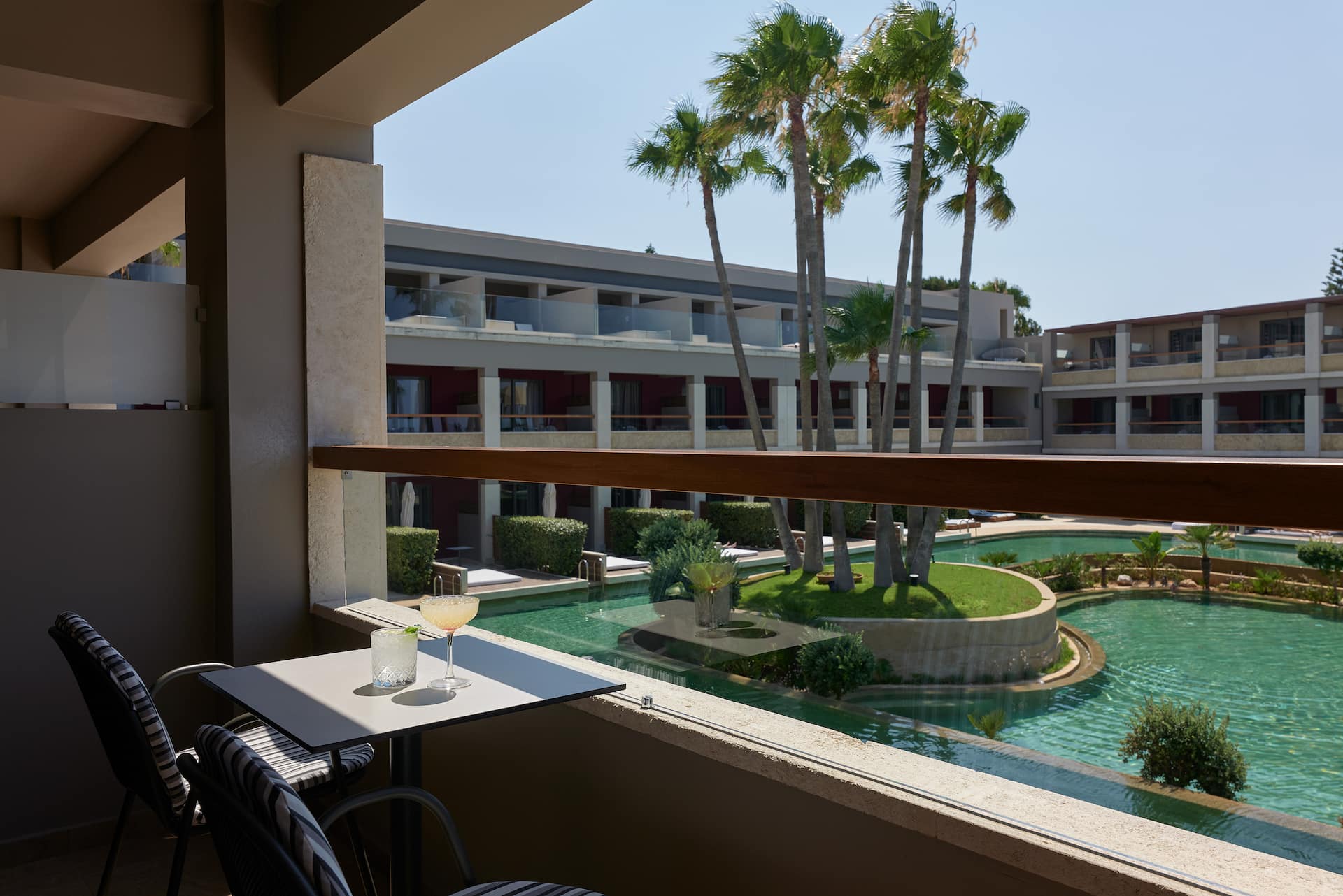 <p>Superior Lagoon -huone, uima-allasnäköala</p>