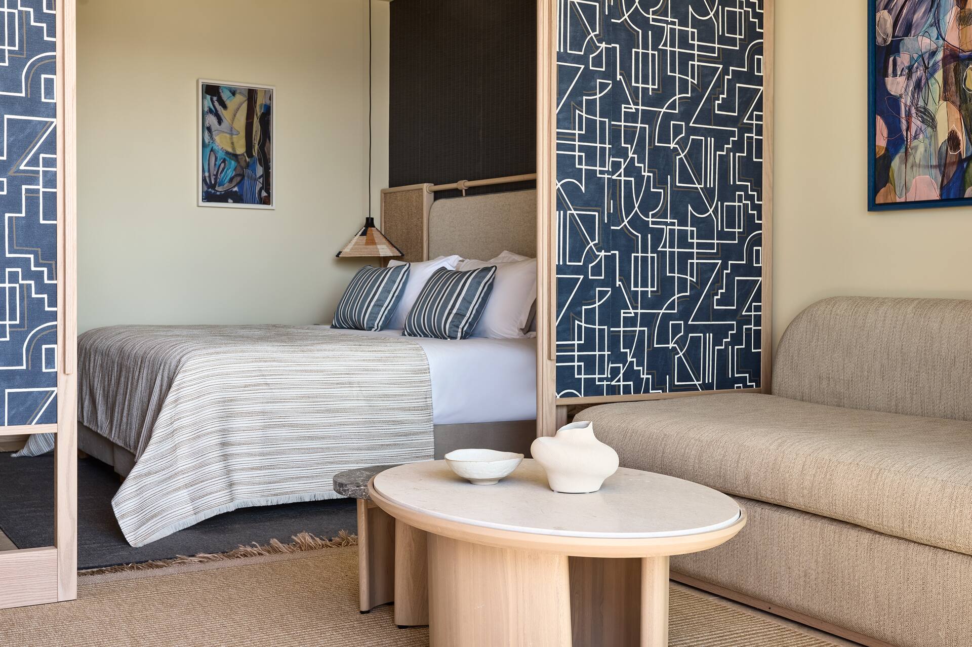 <p>Juniorsviitti, terassilta käynti uima-altaaseen</p>