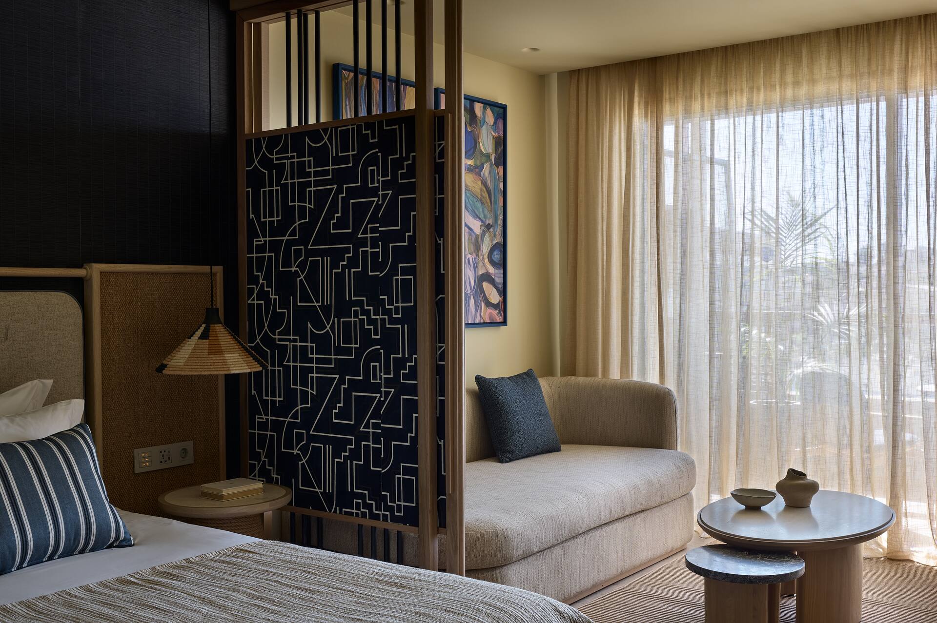 <p>Juniorsviitti, terassilta käynti uima-altaaseen</p>