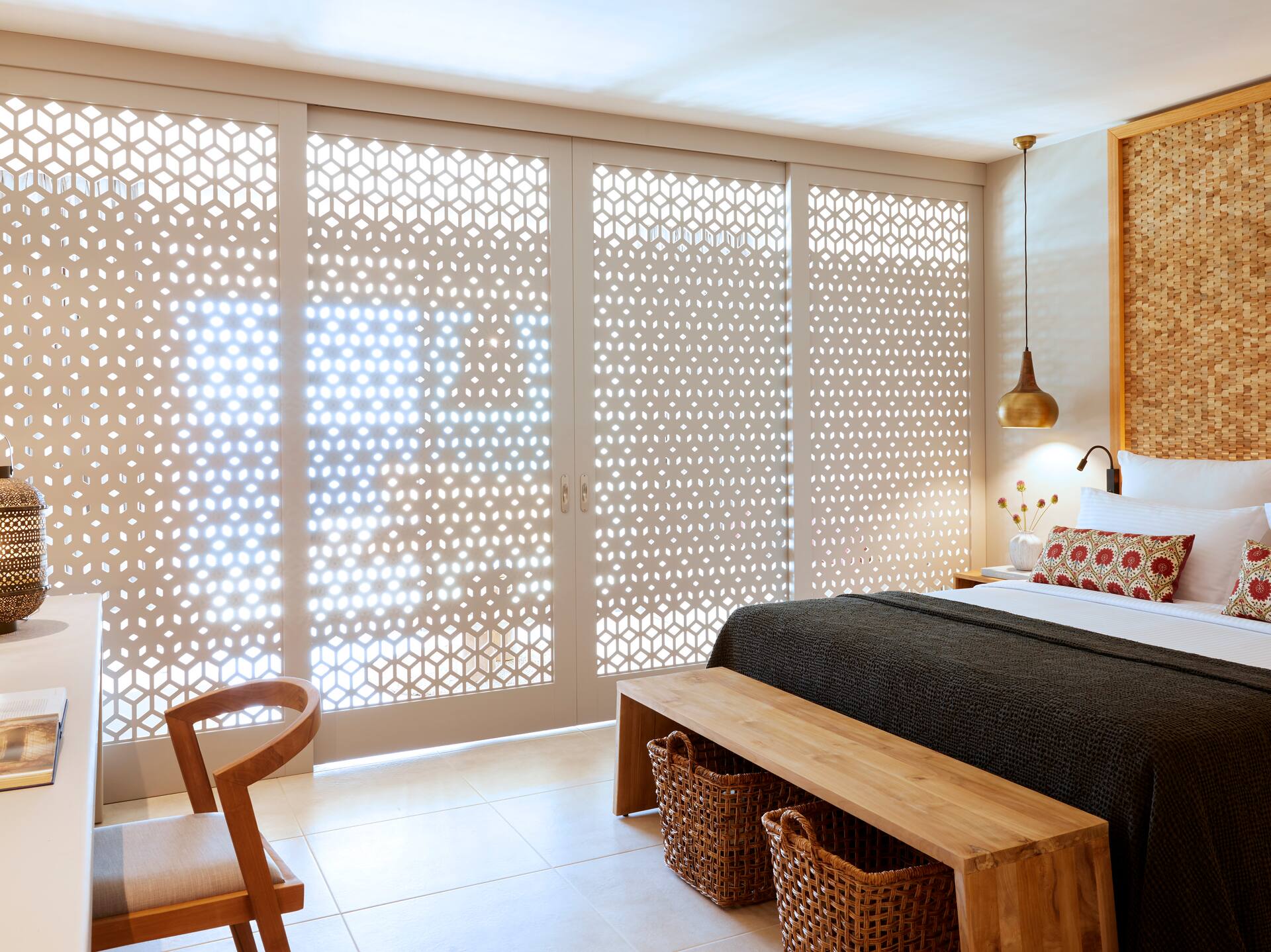 <p>Perhehuone, merinäköala, terassiltä käynti uima-altaaseen</p>