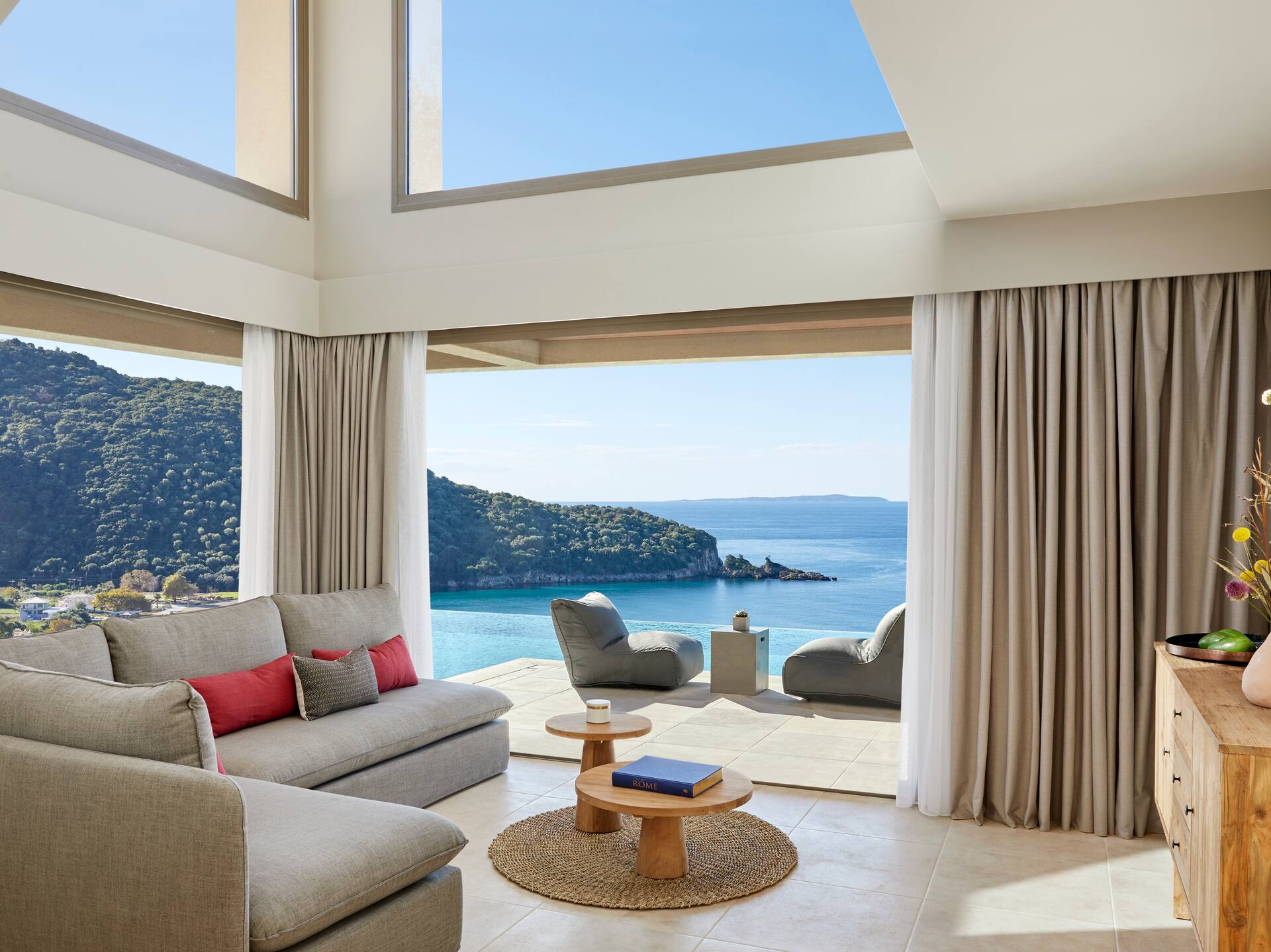 <p>Maisonette-sviitti, oma uima-allas</p>