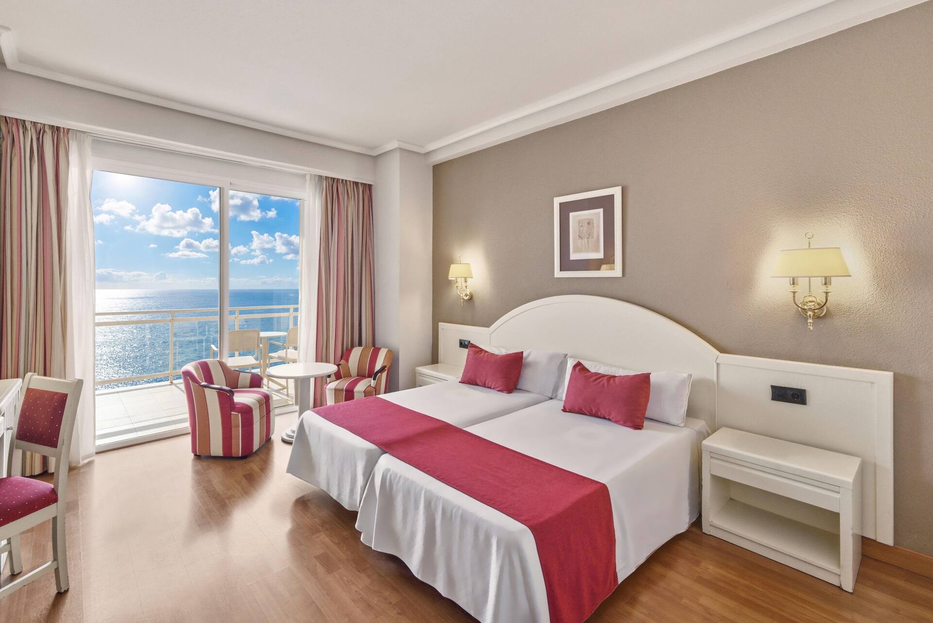 <p>Kahden hengen huone, merinäköala</p>