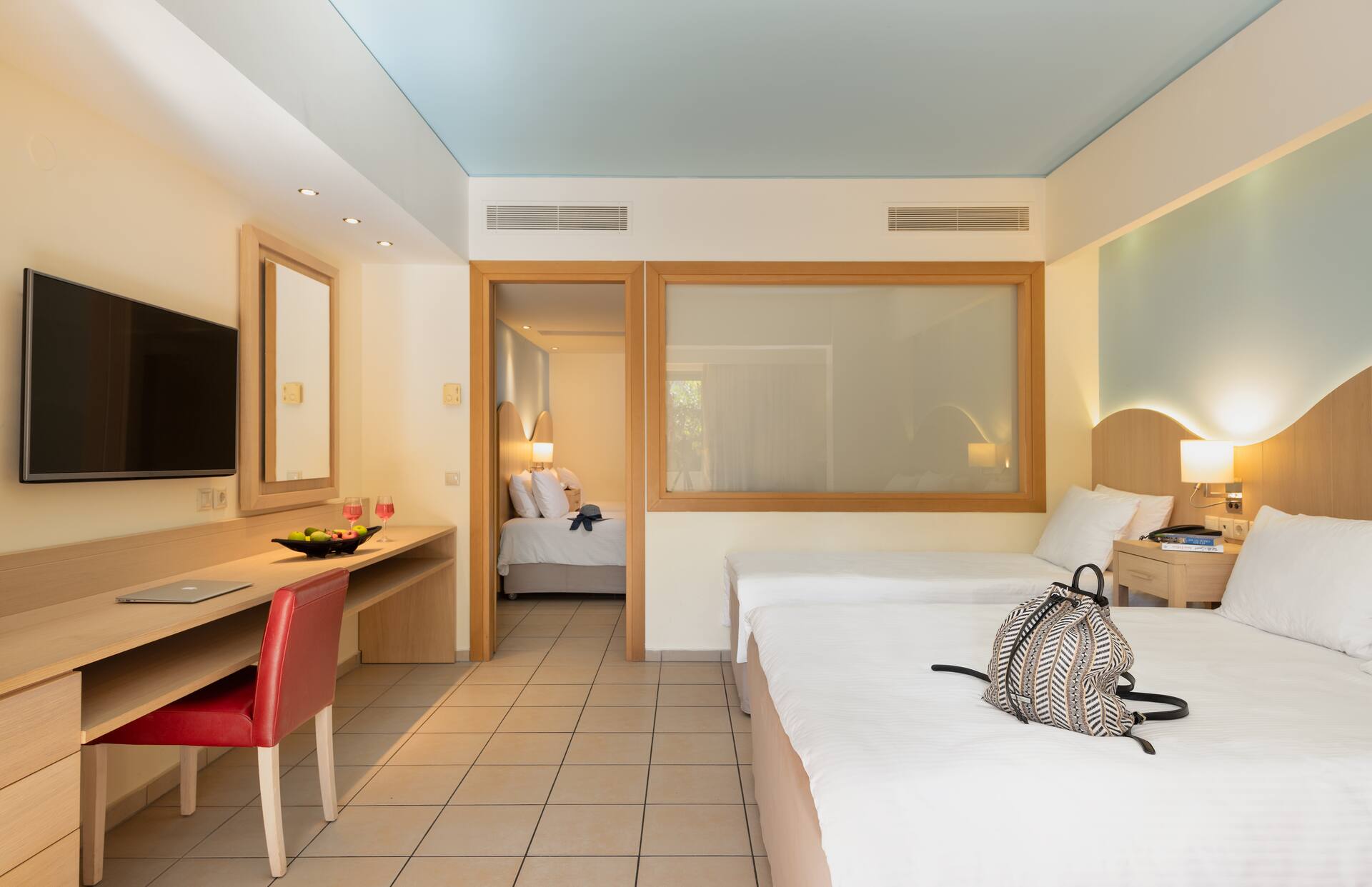 <p>Superior-perhehuone</p>