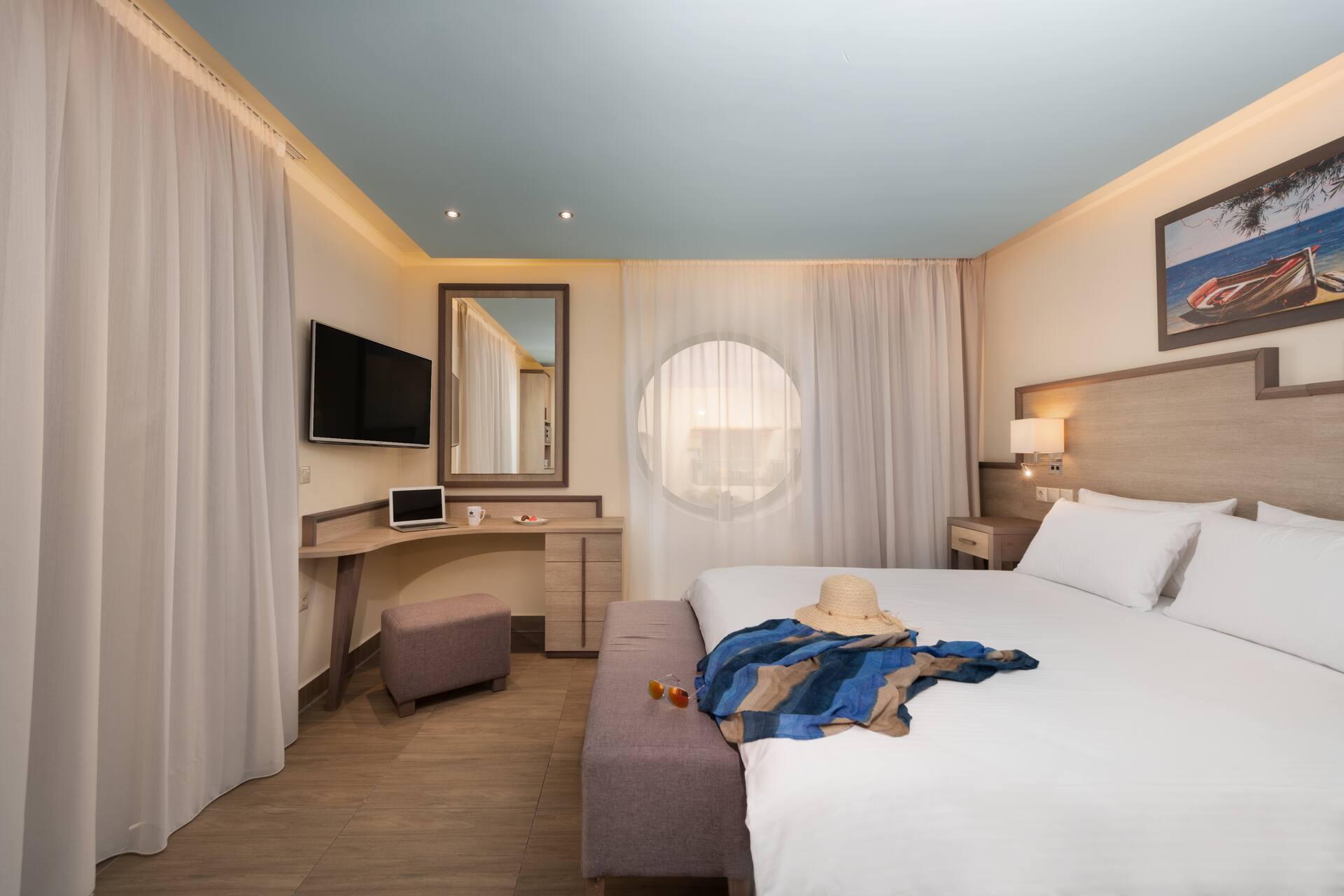 <p>kahden hengen huone, merinäköala</p>