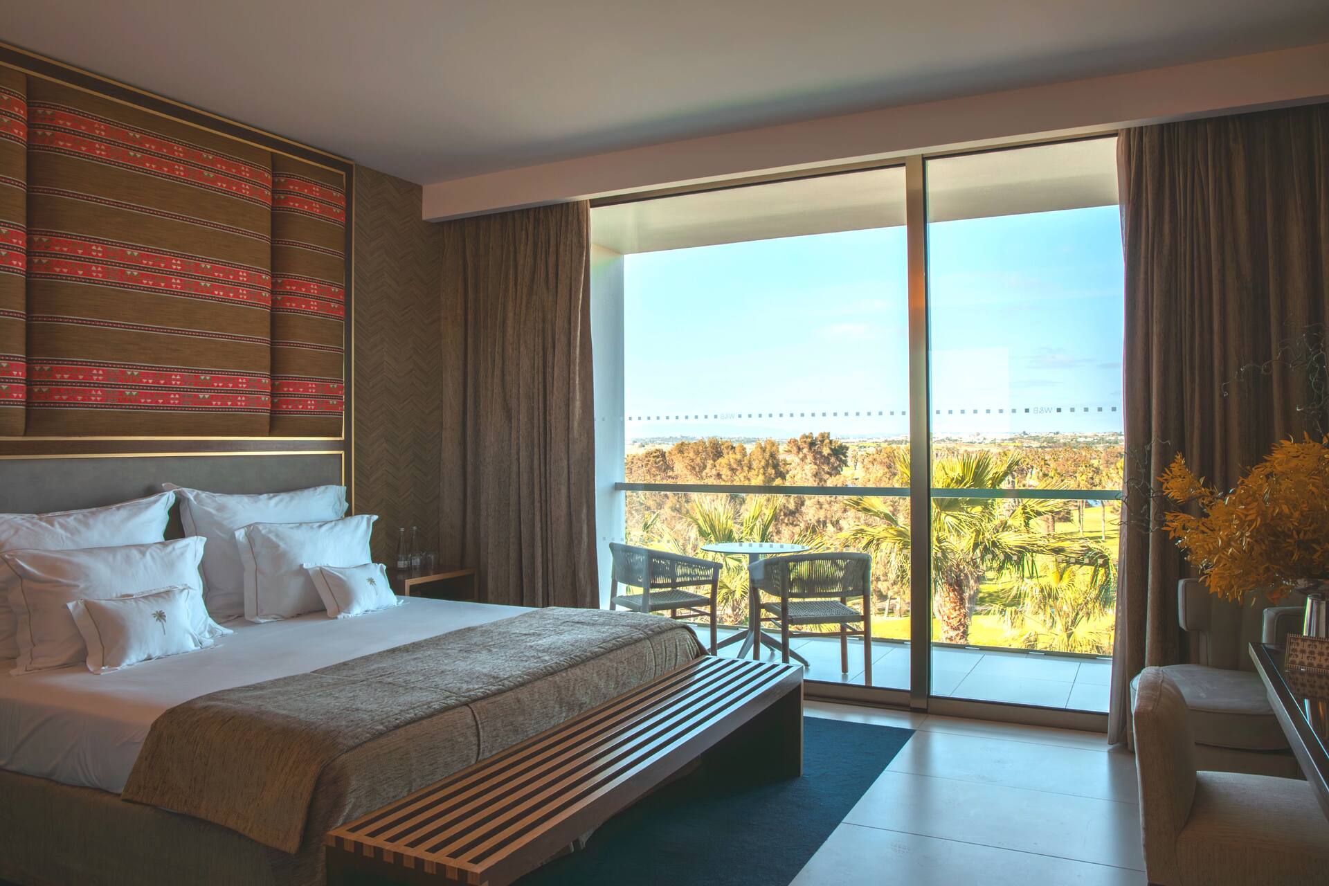 <p>Prestige-huone, näköala golfkentälle</p>