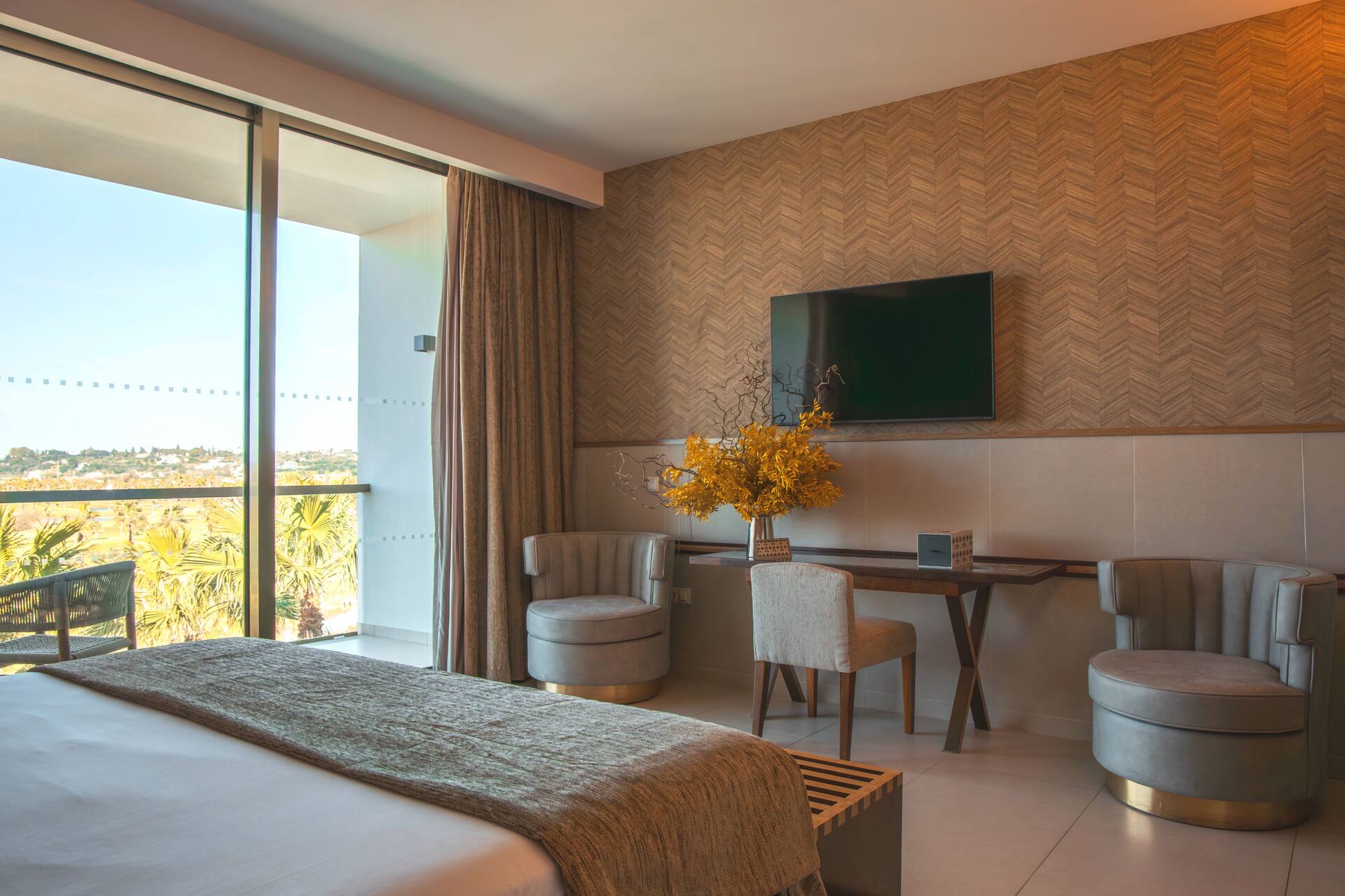 <p>Prestige-huone, näköala golfkentälle</p>