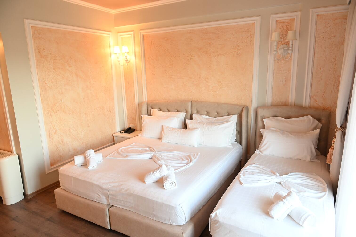 <p>Kolmen hengen huone</p>