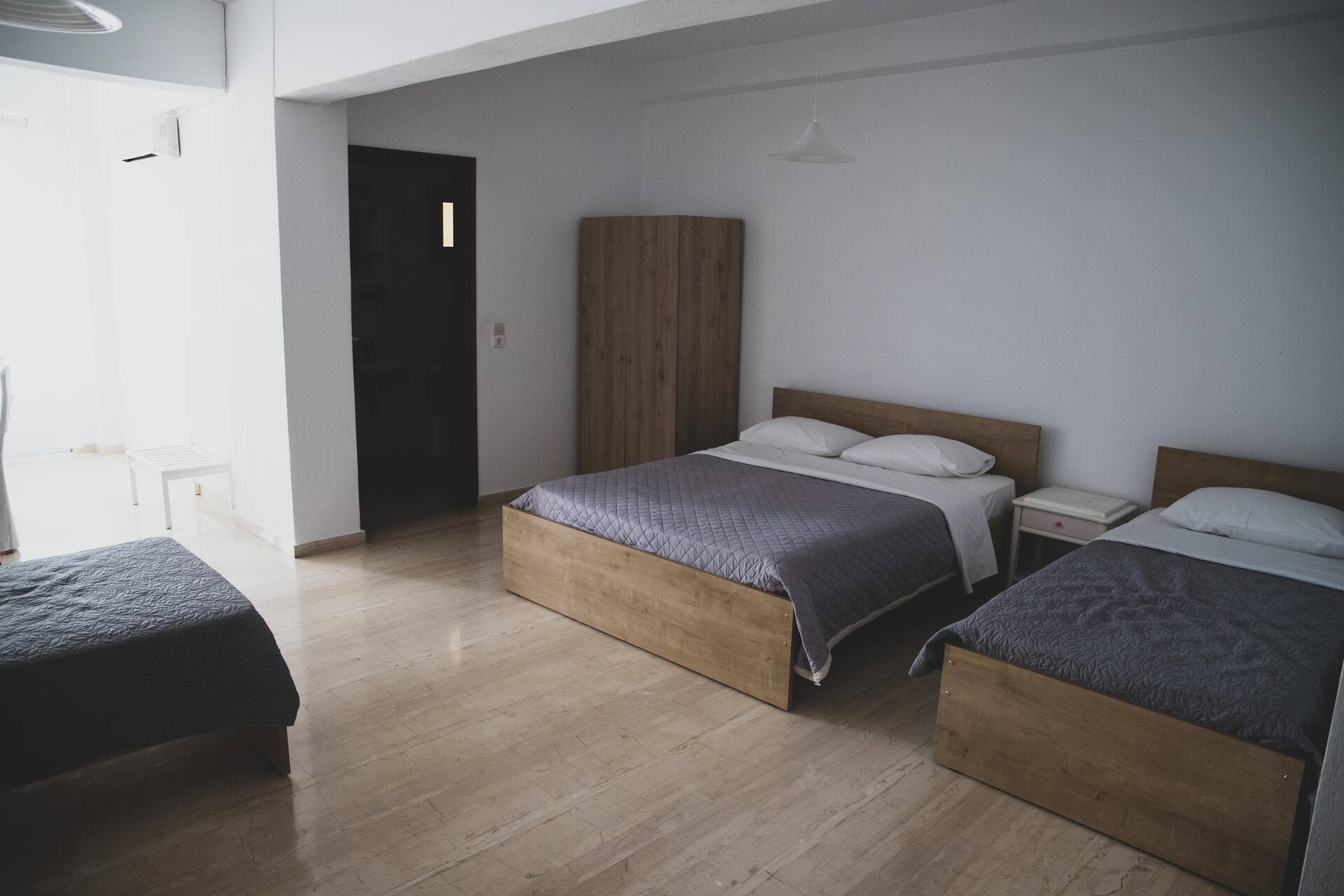 <p>Neljän hengen huone</p>