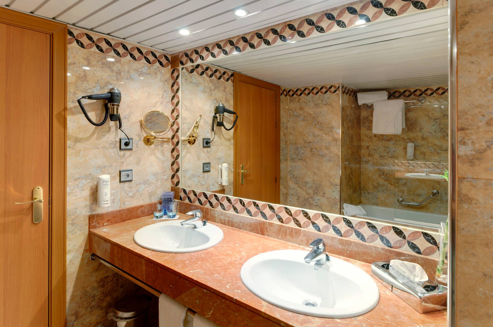 <p>Premium-huone, merinäköala</p>