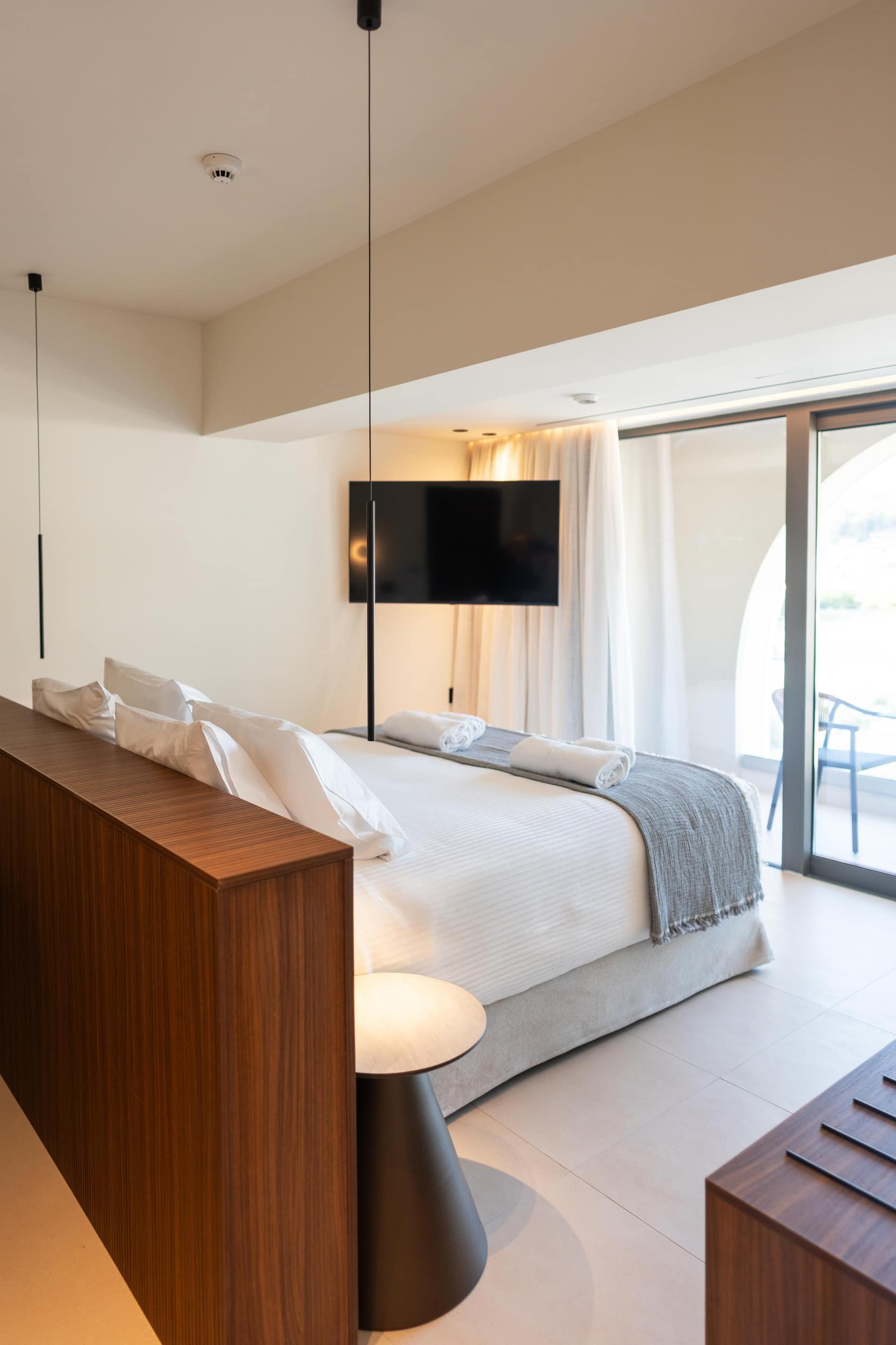 <p>Kahden hengen Deluxe-huone, uima-allasnäköala</p>