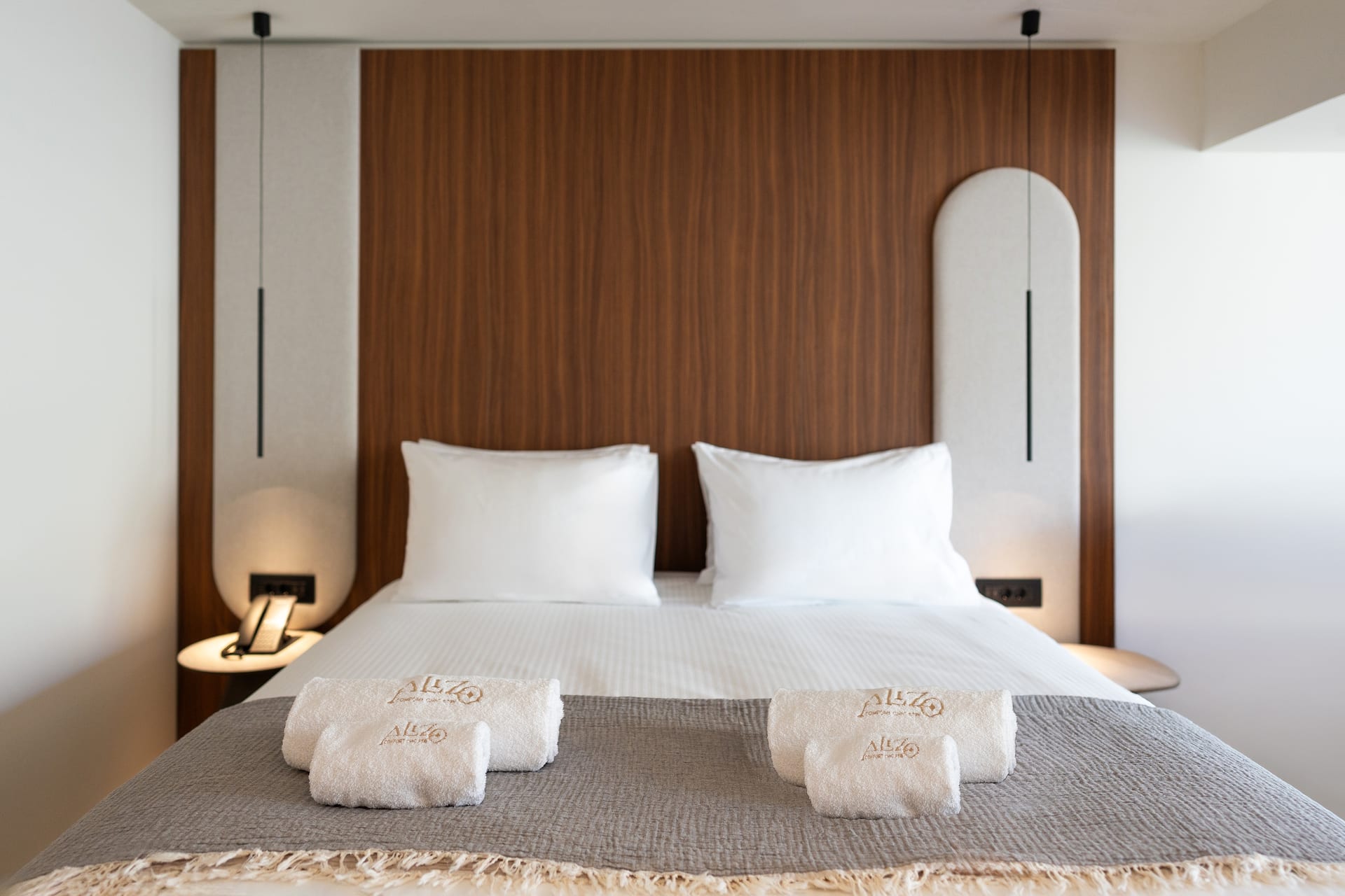 <p>Luxury-sviitti, uima-allasnäköala</p>