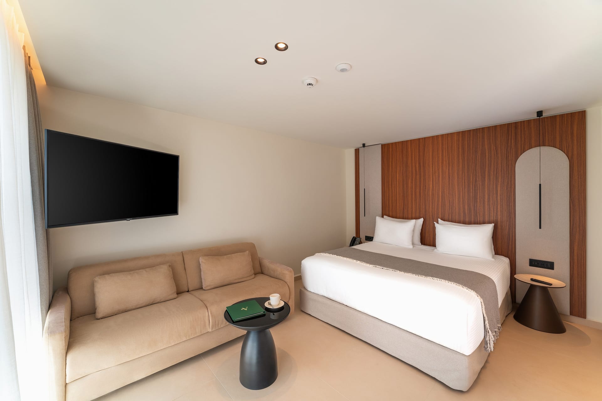 <p>Luxury-sviitti, terassi ja poreallas</p>