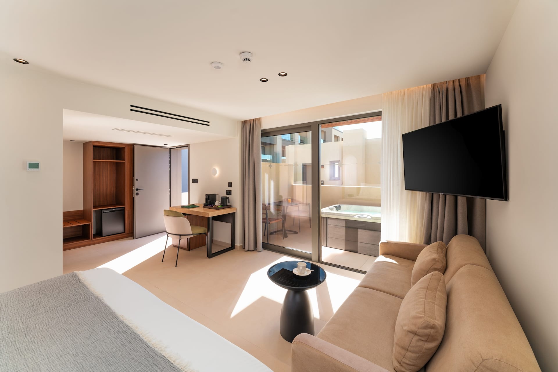 <p>Luxury-sviitti, terassi ja poreallas</p>